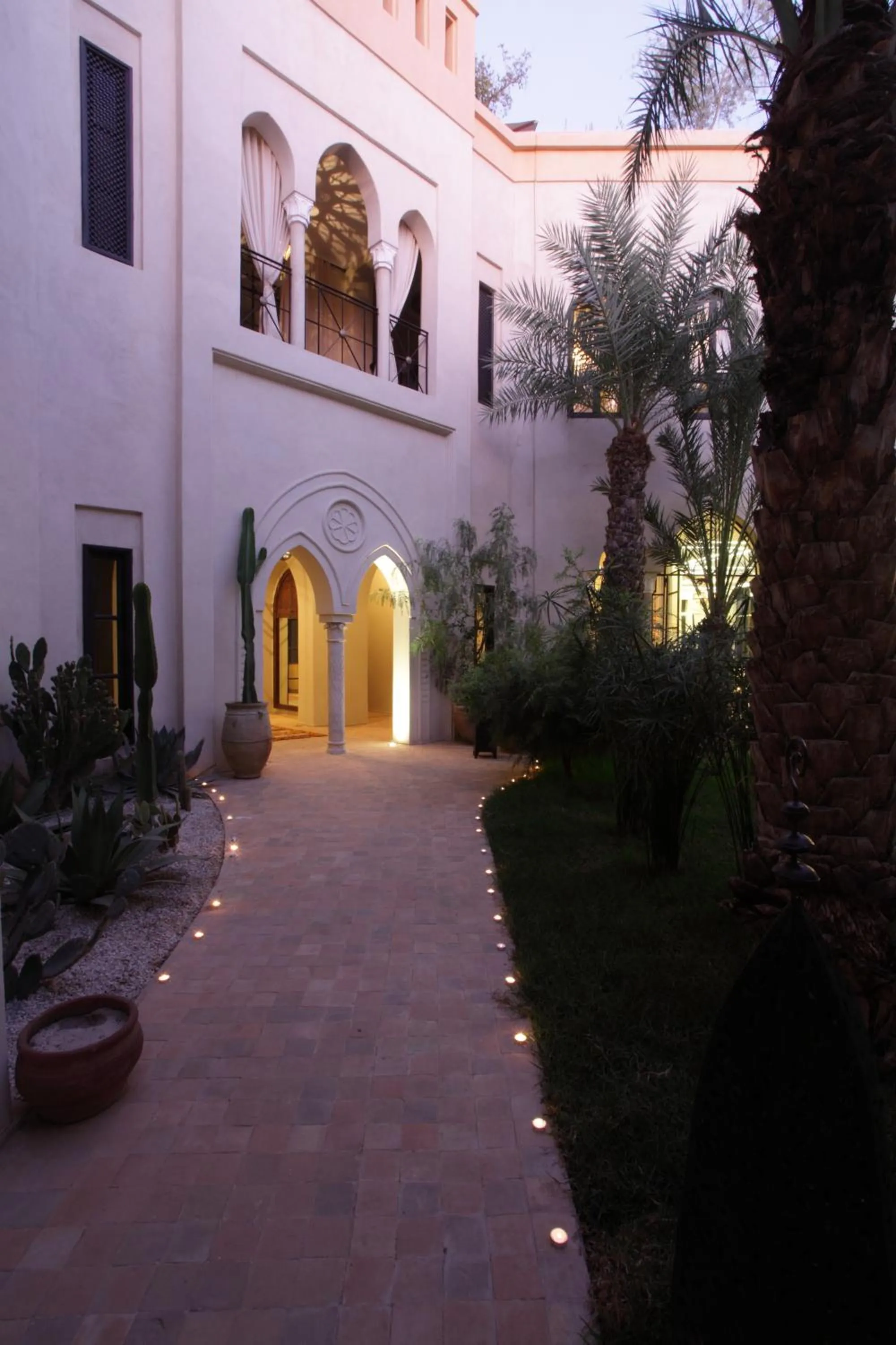 Property building in Palais Khum