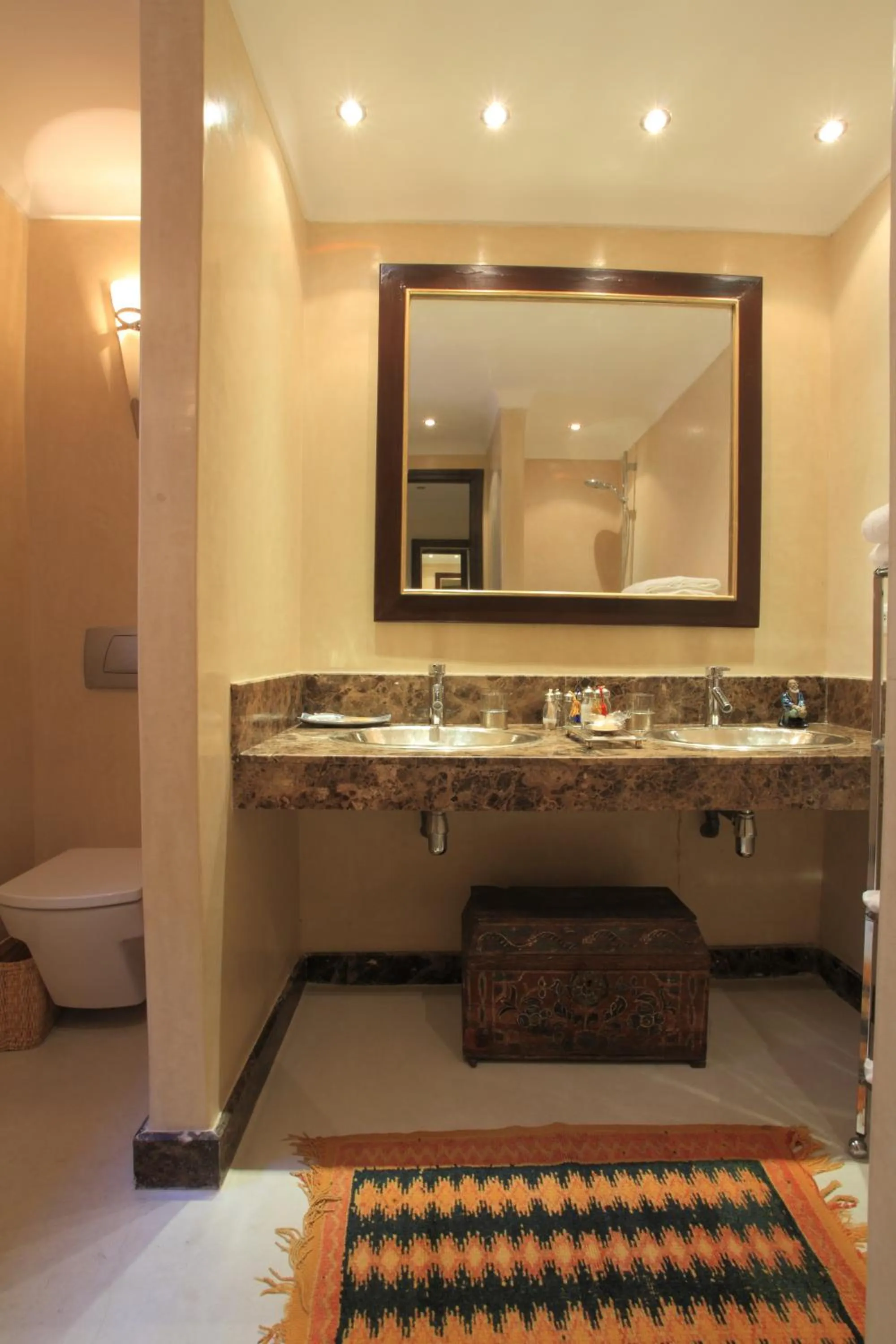 Bathroom in Palais Khum