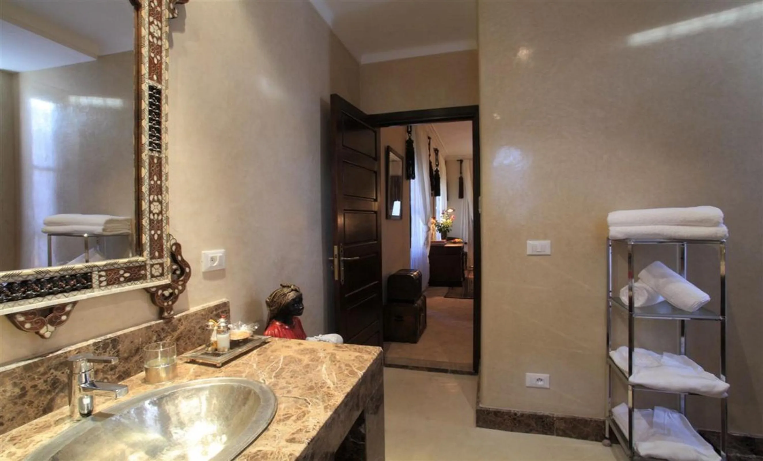 Bathroom in Palais Khum