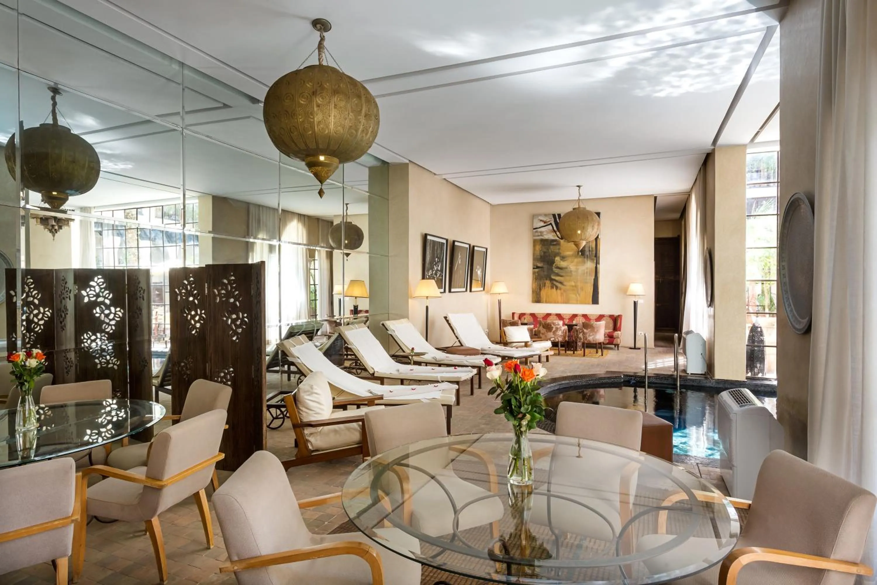 Restaurant/places to eat in Palais Khum