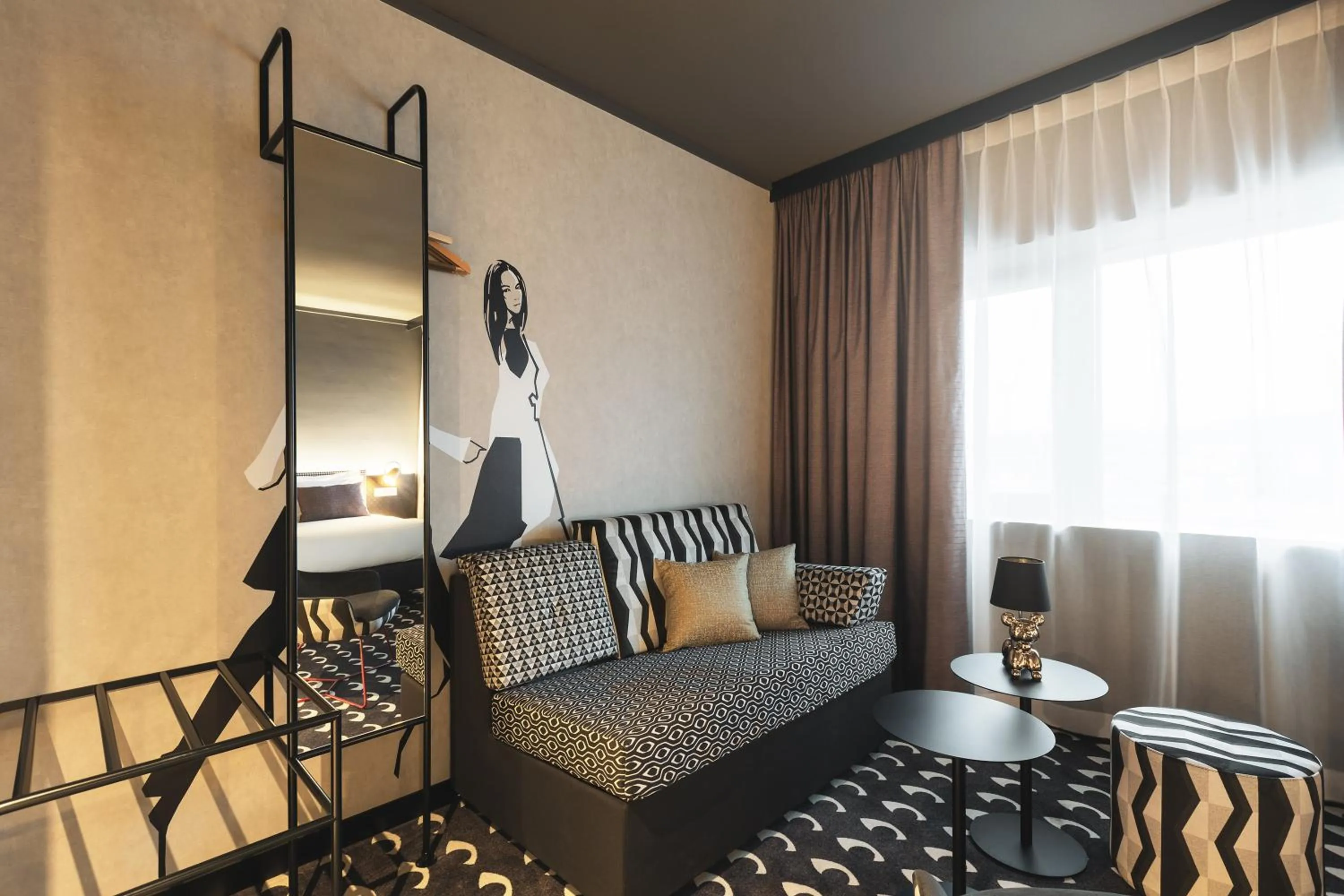 Seating area in ibis Styles Arnhem Centre