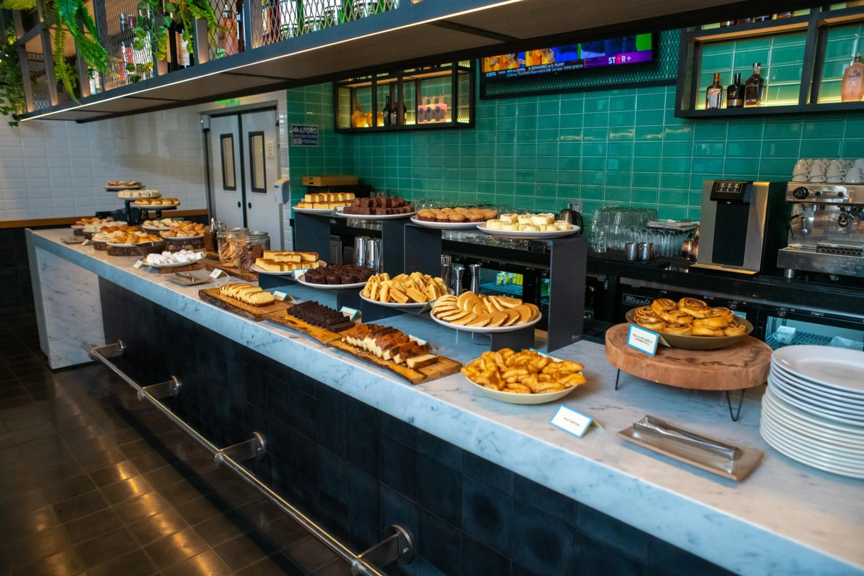 Restaurant/places to eat in ibis styles Lima San Isidro