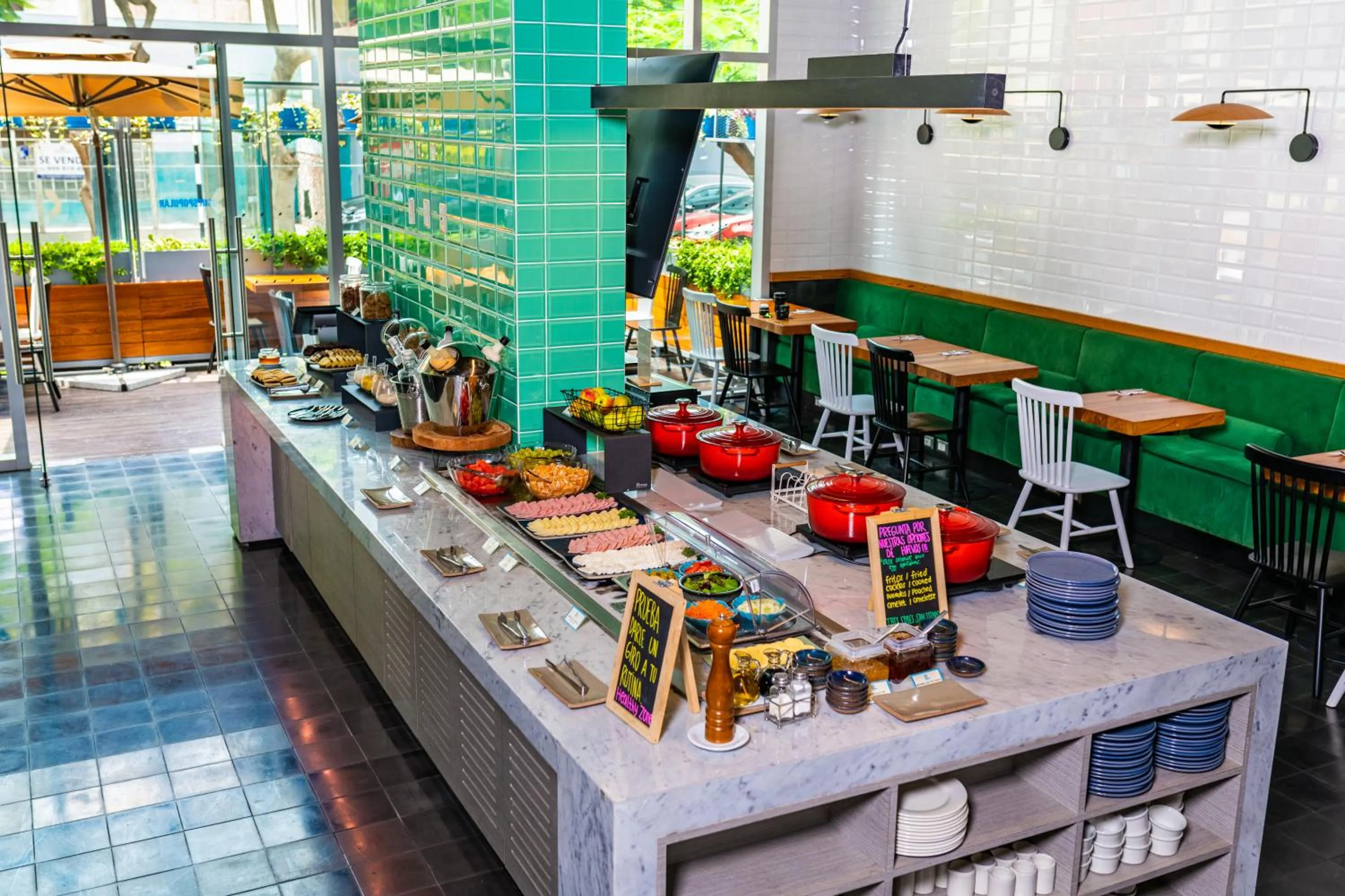 Restaurant/places to eat in ibis styles Lima San Isidro