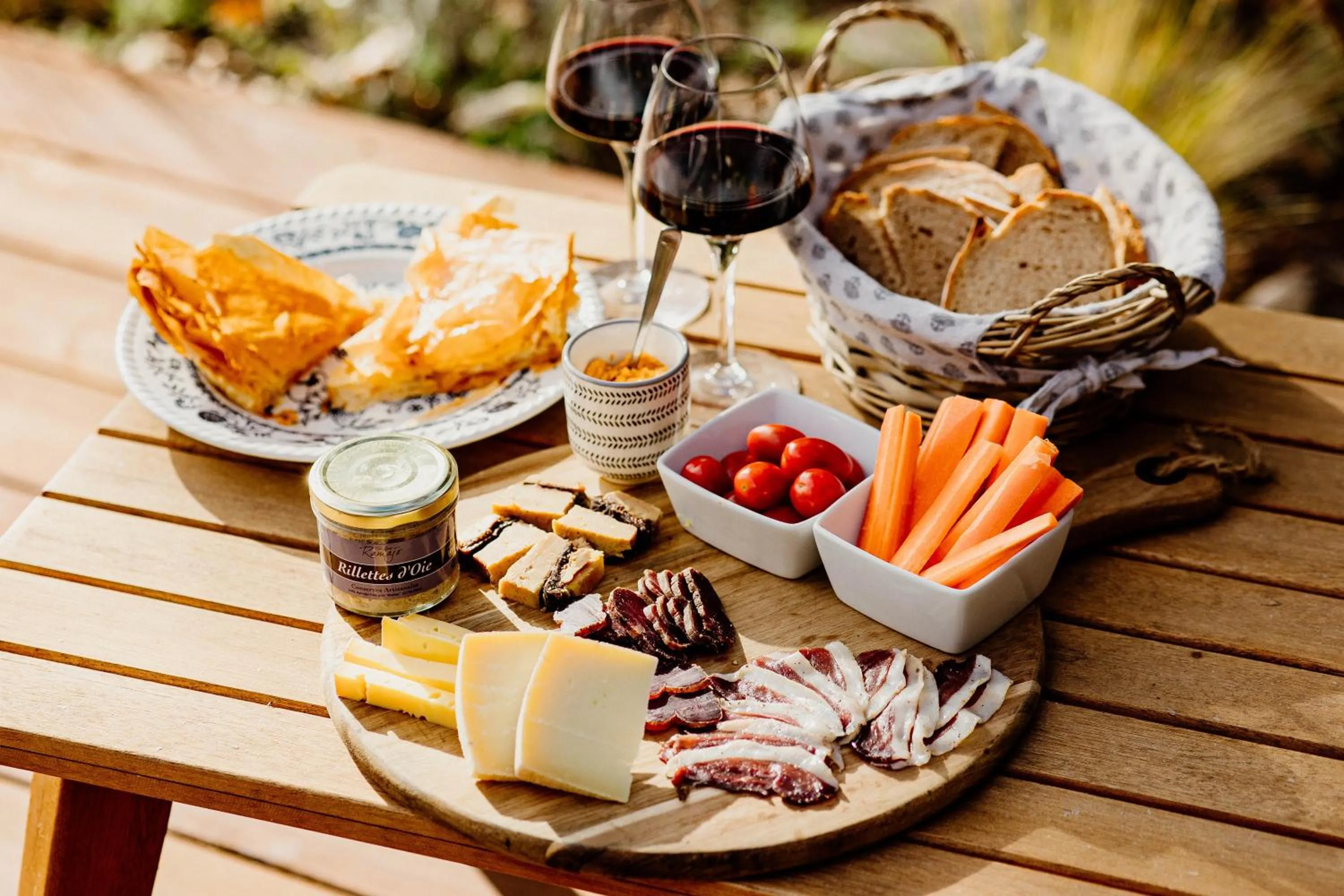 Breakfast in les bulles perchées de lartigue