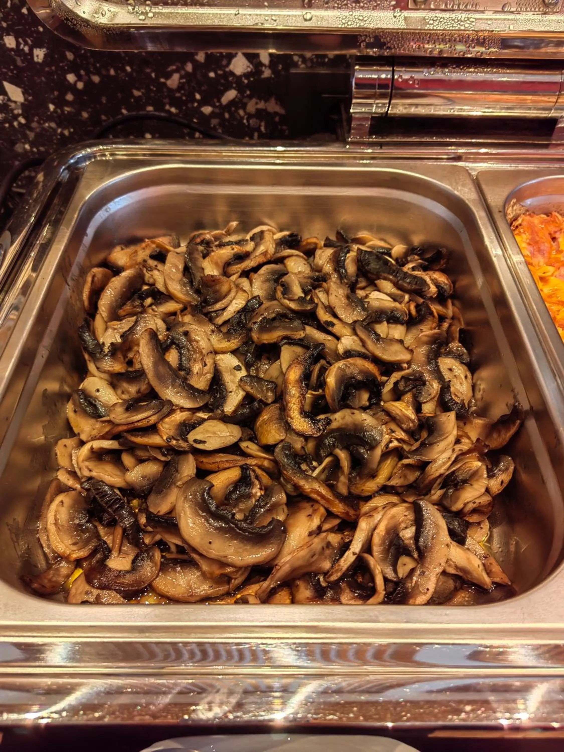 Food and drinks in Relax Hotel