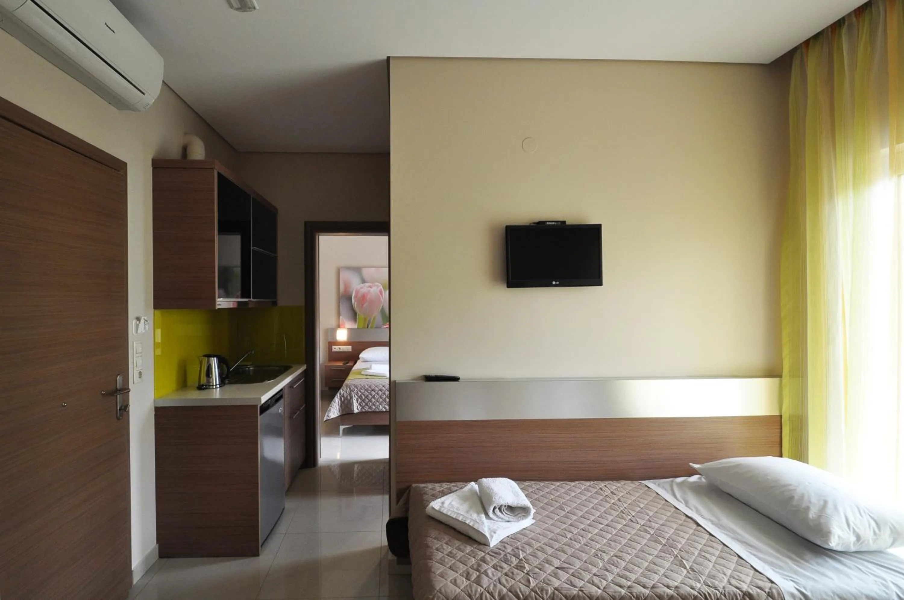 TV and multimedia, Bed in Relax Hotel
