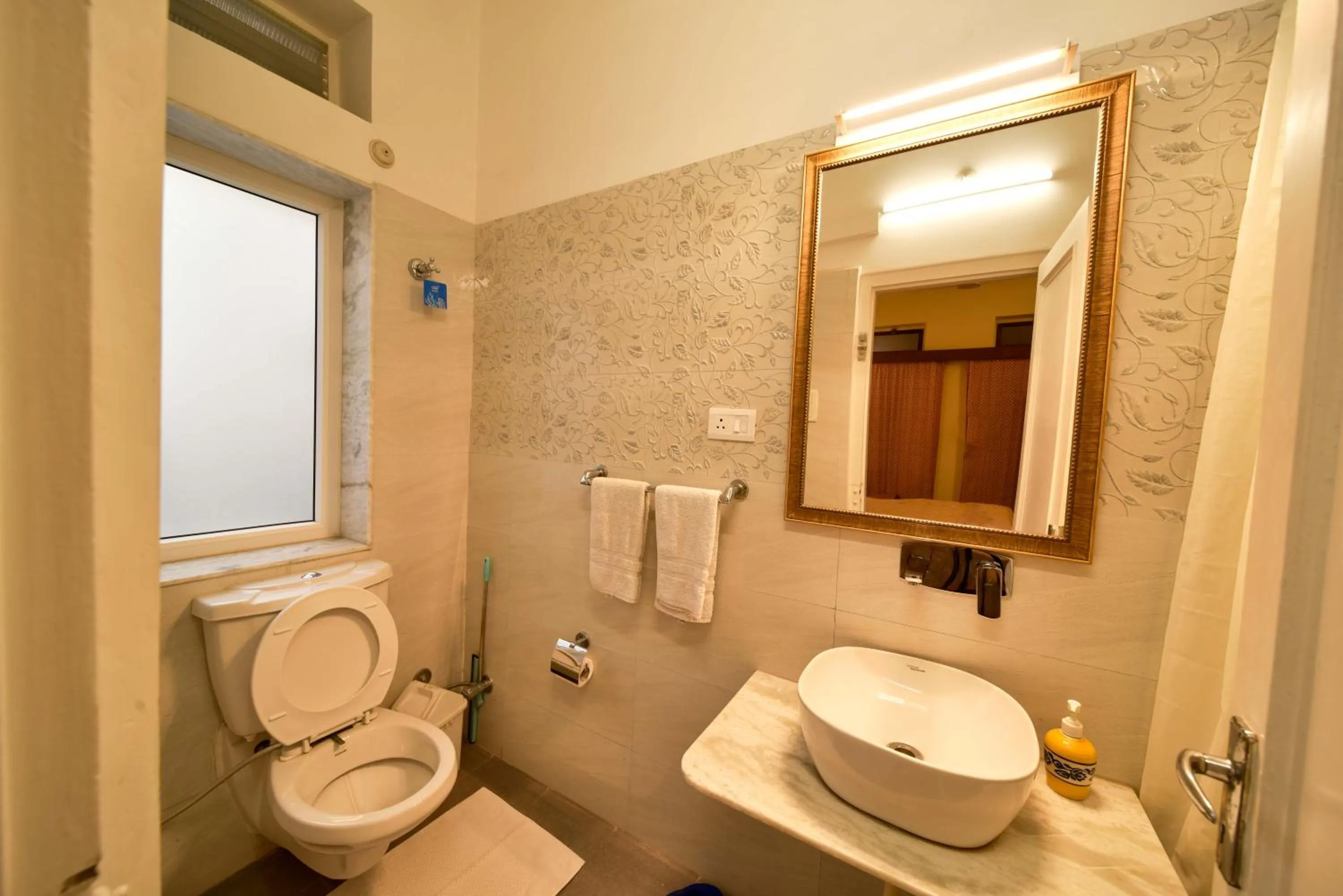 Bathroom in Hotel Arya Niwas