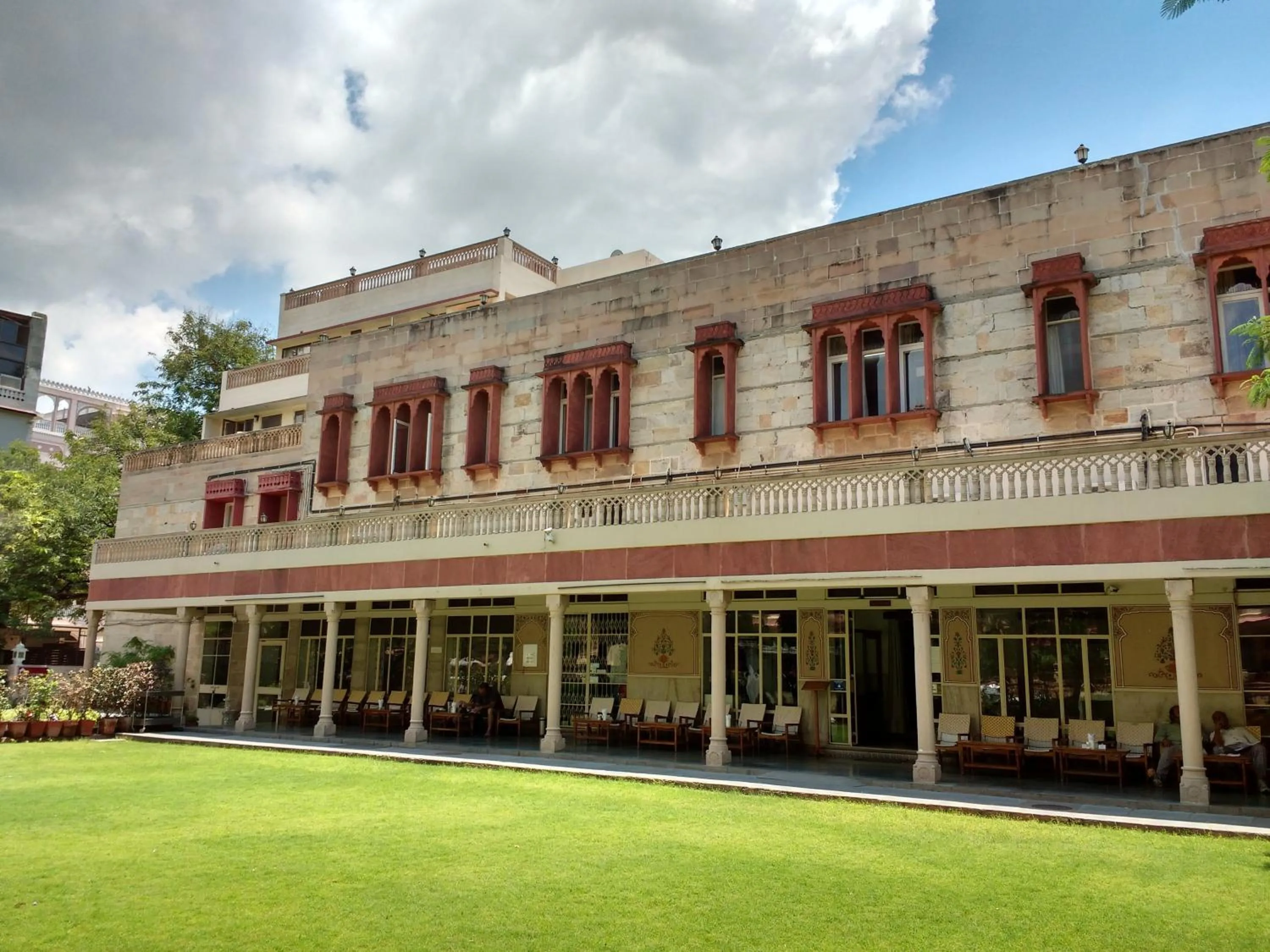 Facade/entrance in Hotel Arya Niwas