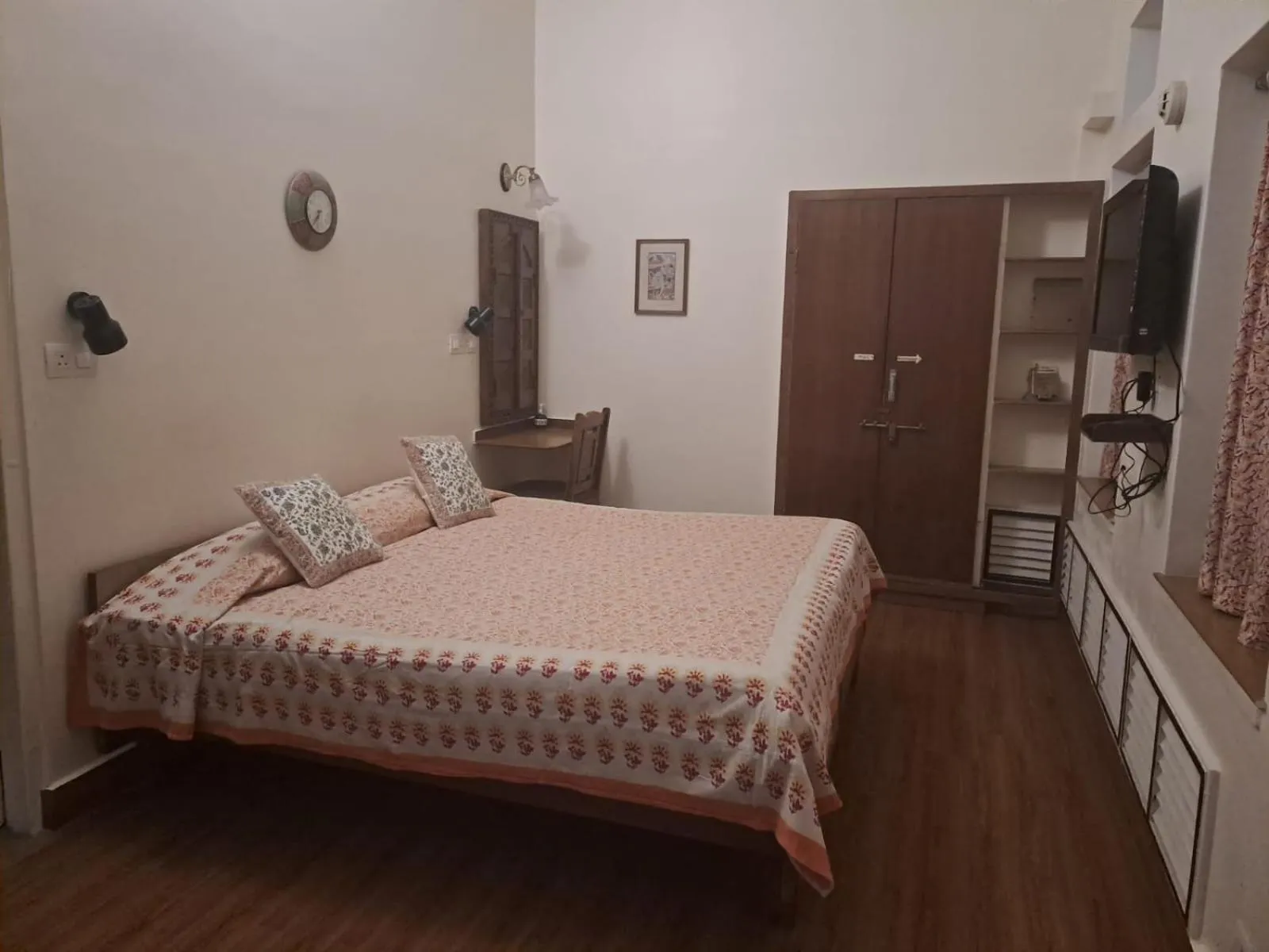 Bedroom, Bed in Hotel Arya Niwas