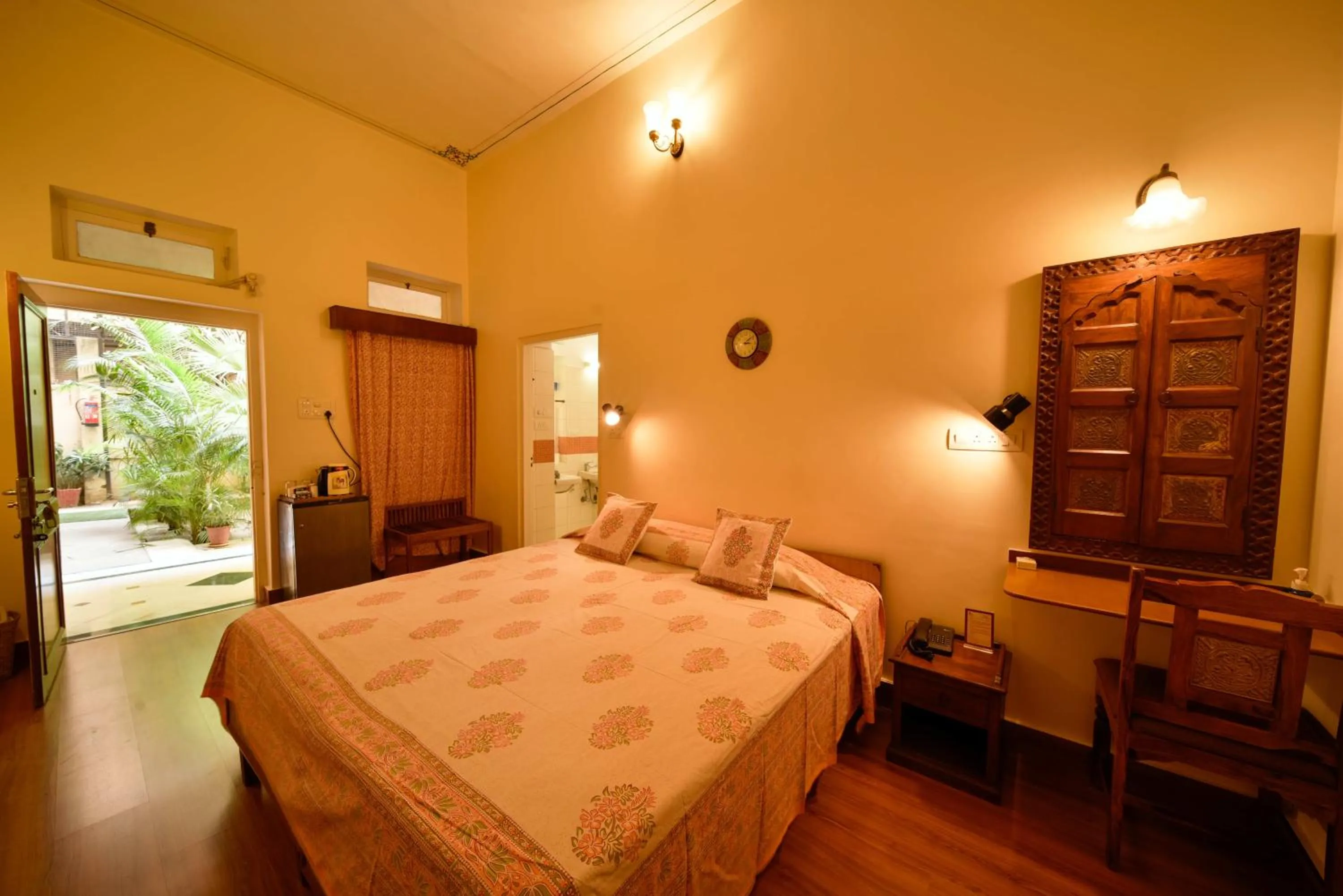 Facility for disabled guests, Bed in Hotel Arya Niwas