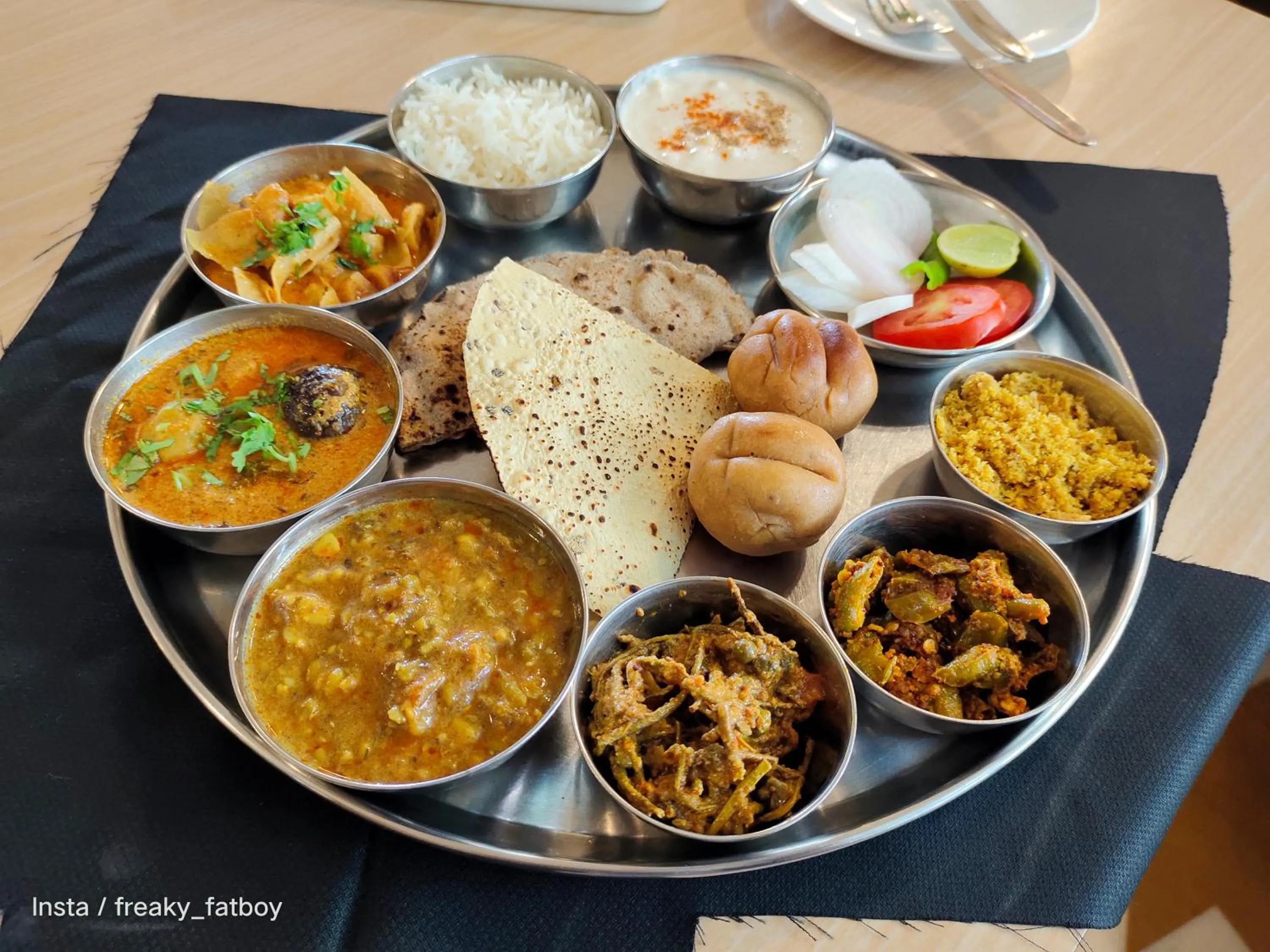 Food in Hotel Arya Niwas