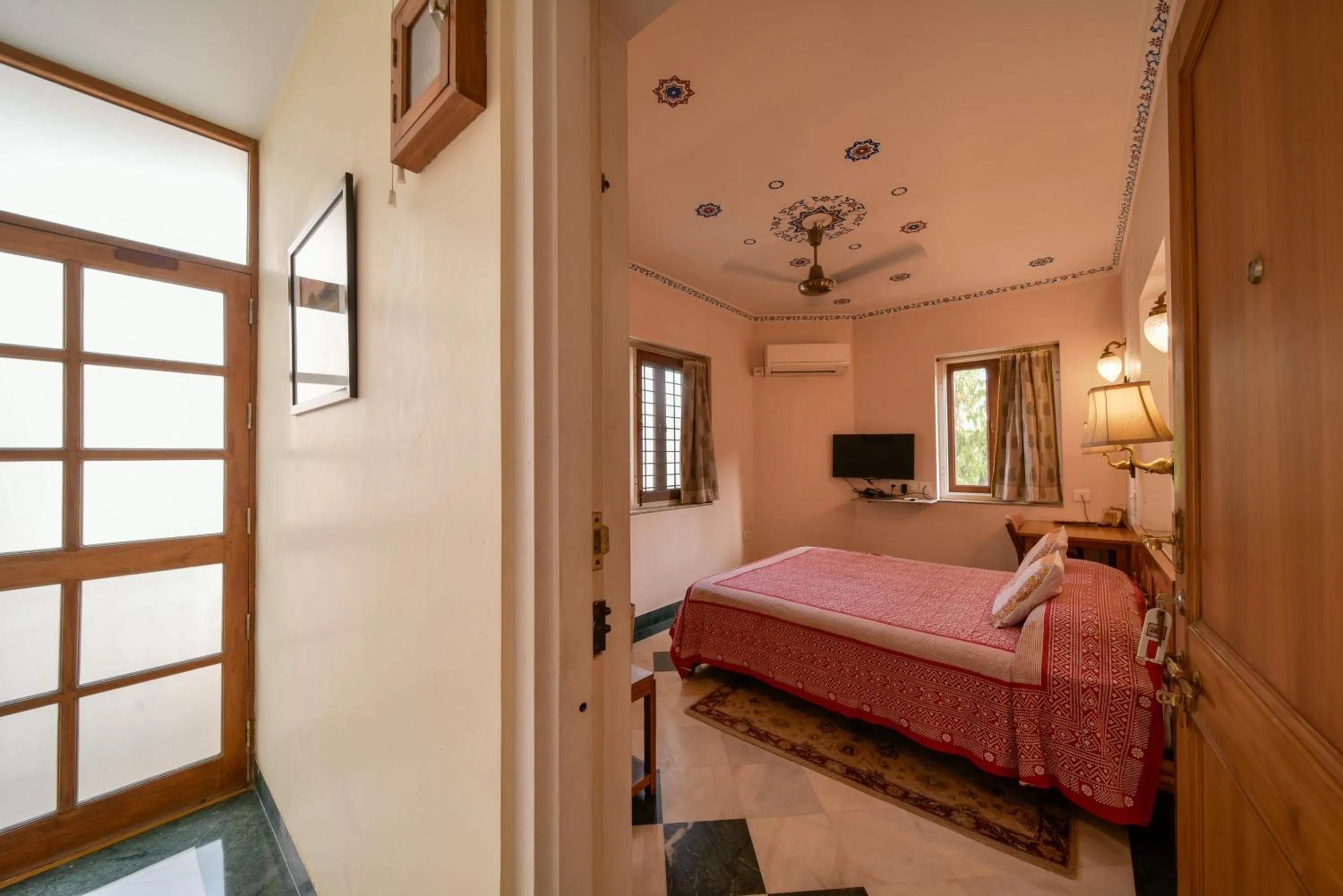 Bedroom, Bed in Hotel Arya Niwas