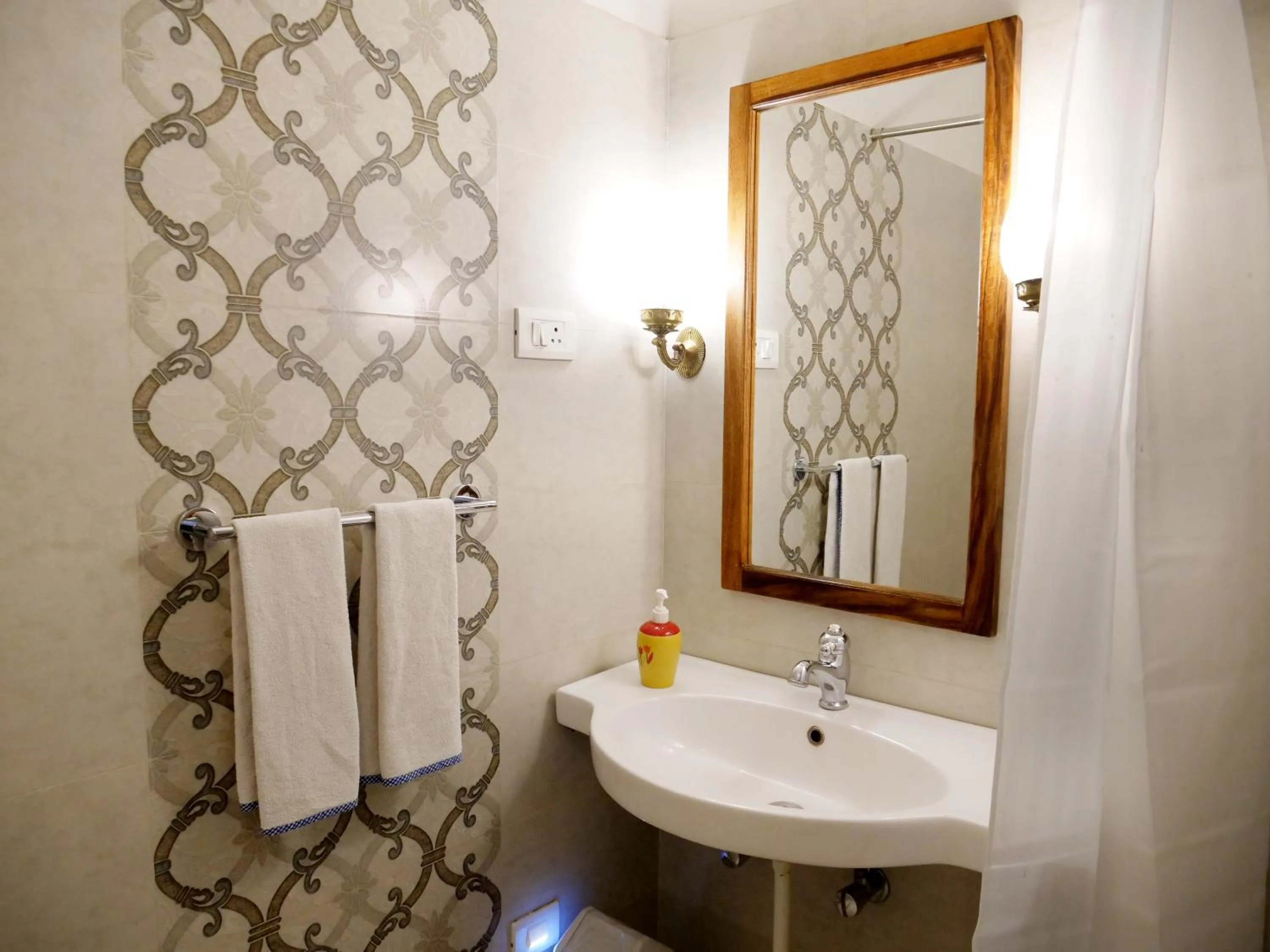 Bathroom in Hotel Arya Niwas