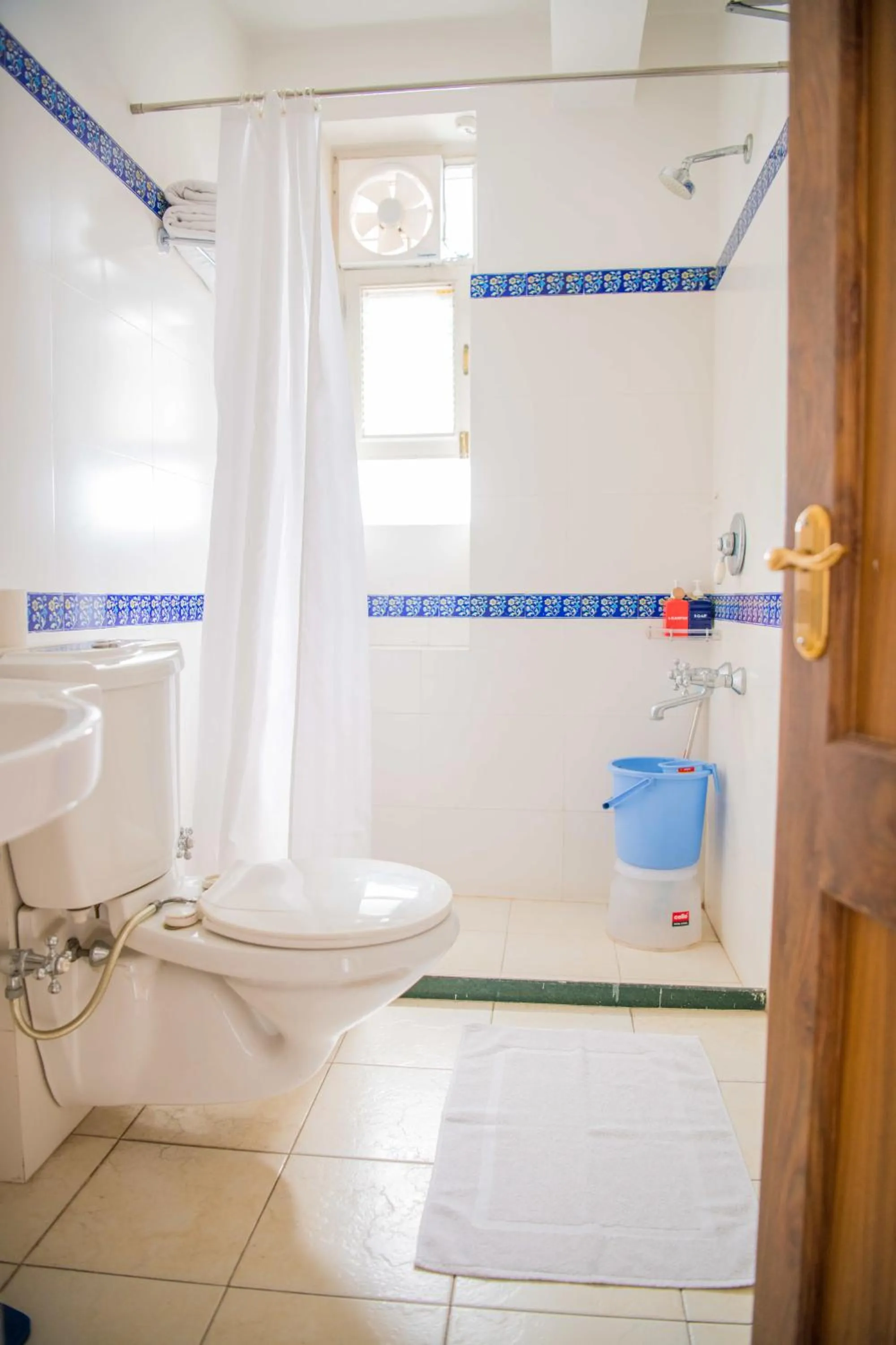 Bathroom in Hotel Arya Niwas