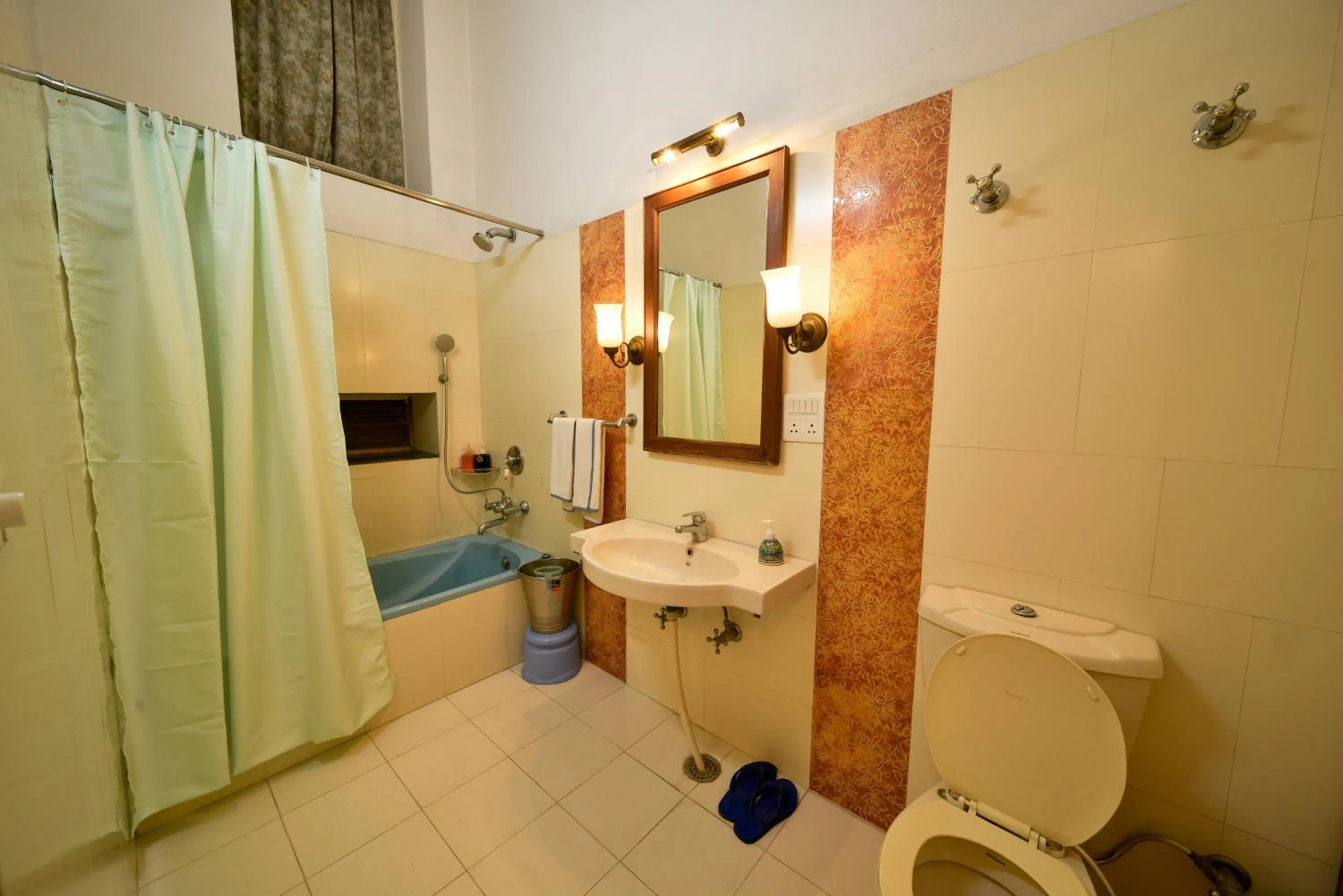 Bathroom in Hotel Arya Niwas