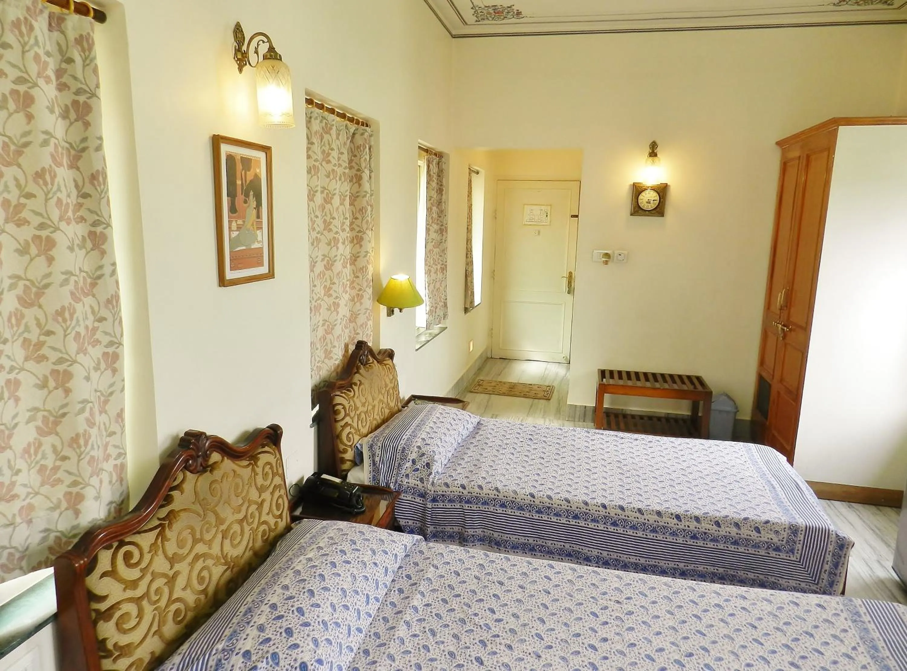 Bed in Hotel Arya Niwas