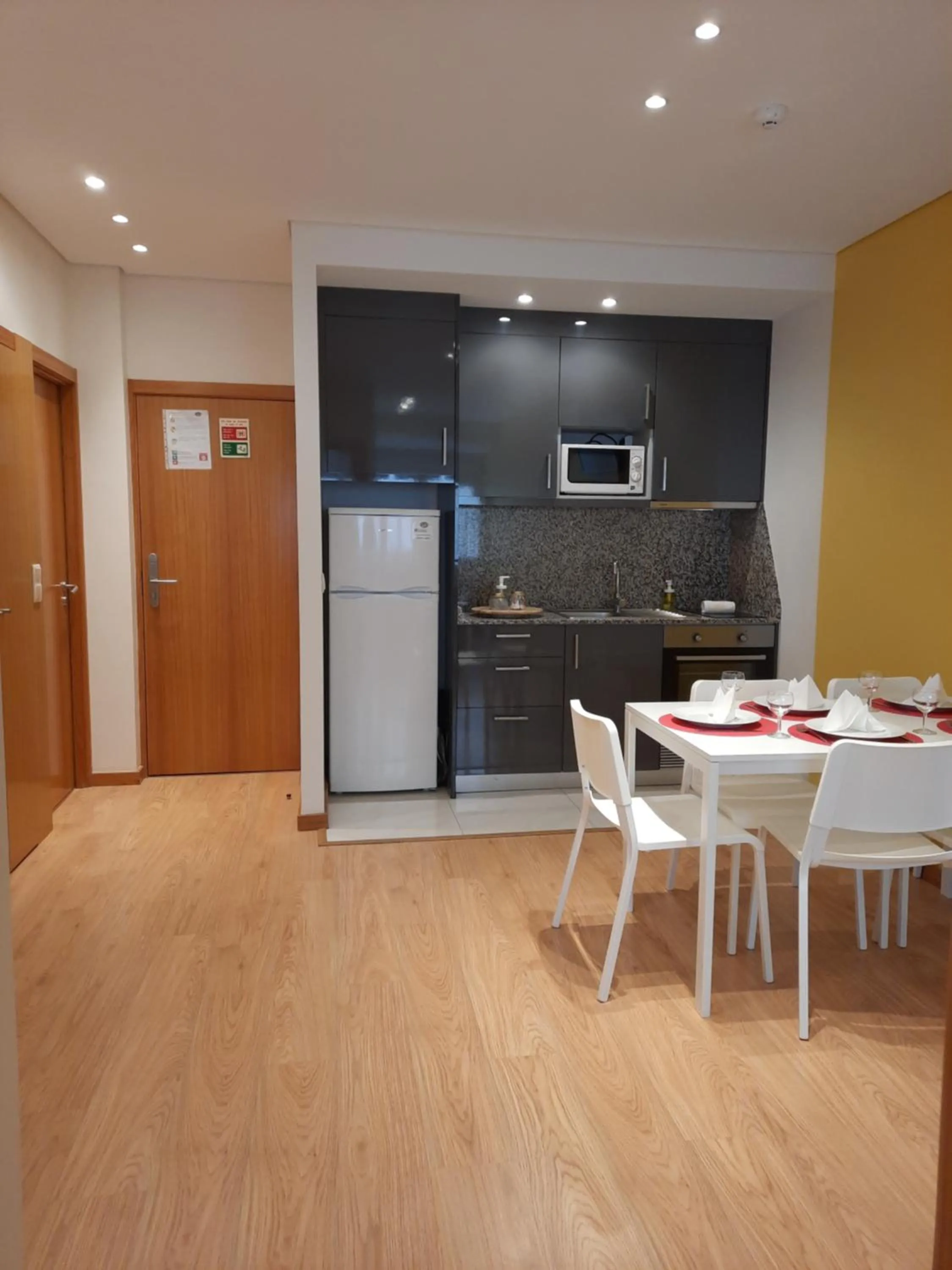 Kitchen or kitchenette in Apartamentos Portodouro - Santa Catarina