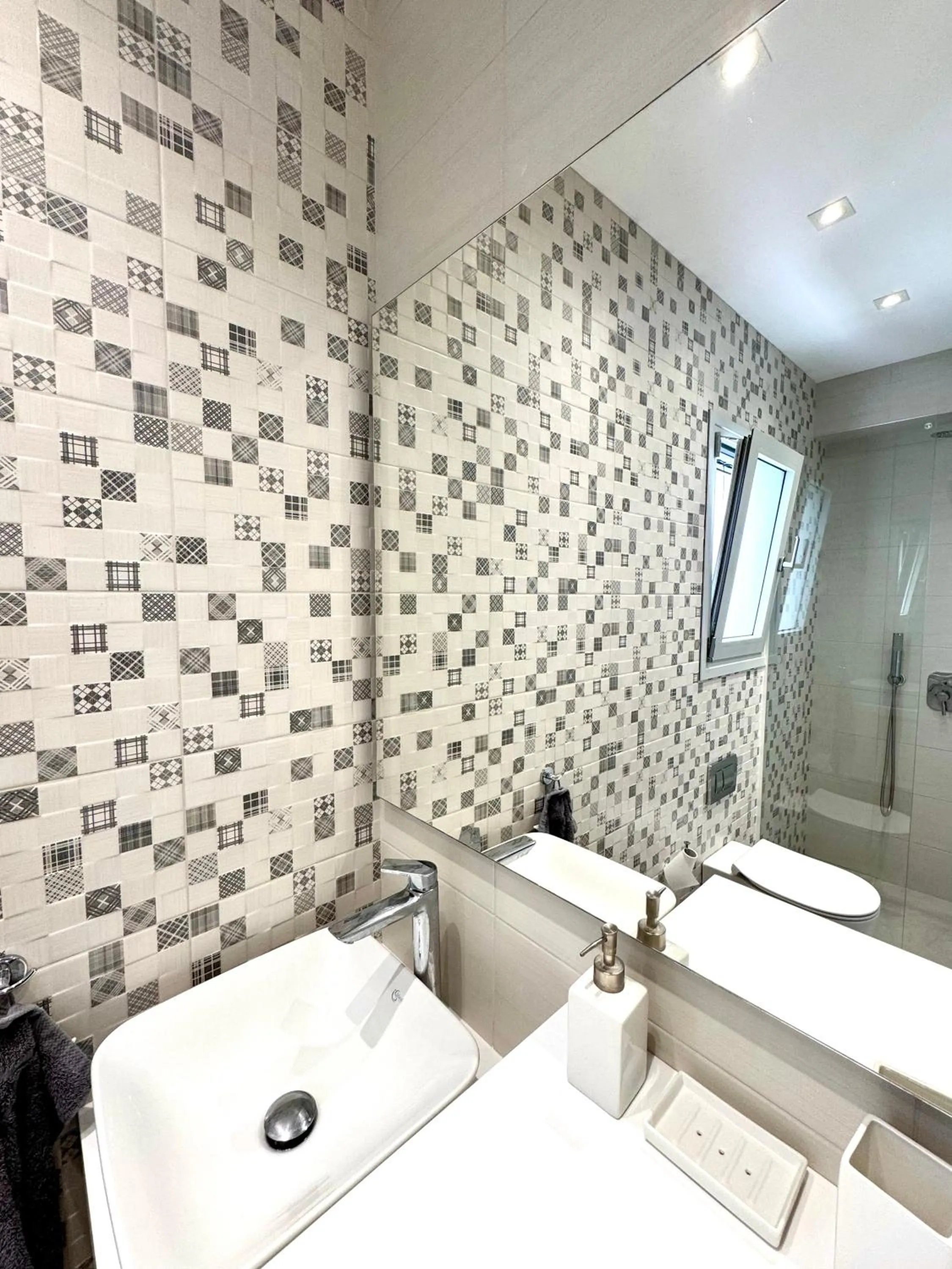 Shower in Anemoni Beach Hotel