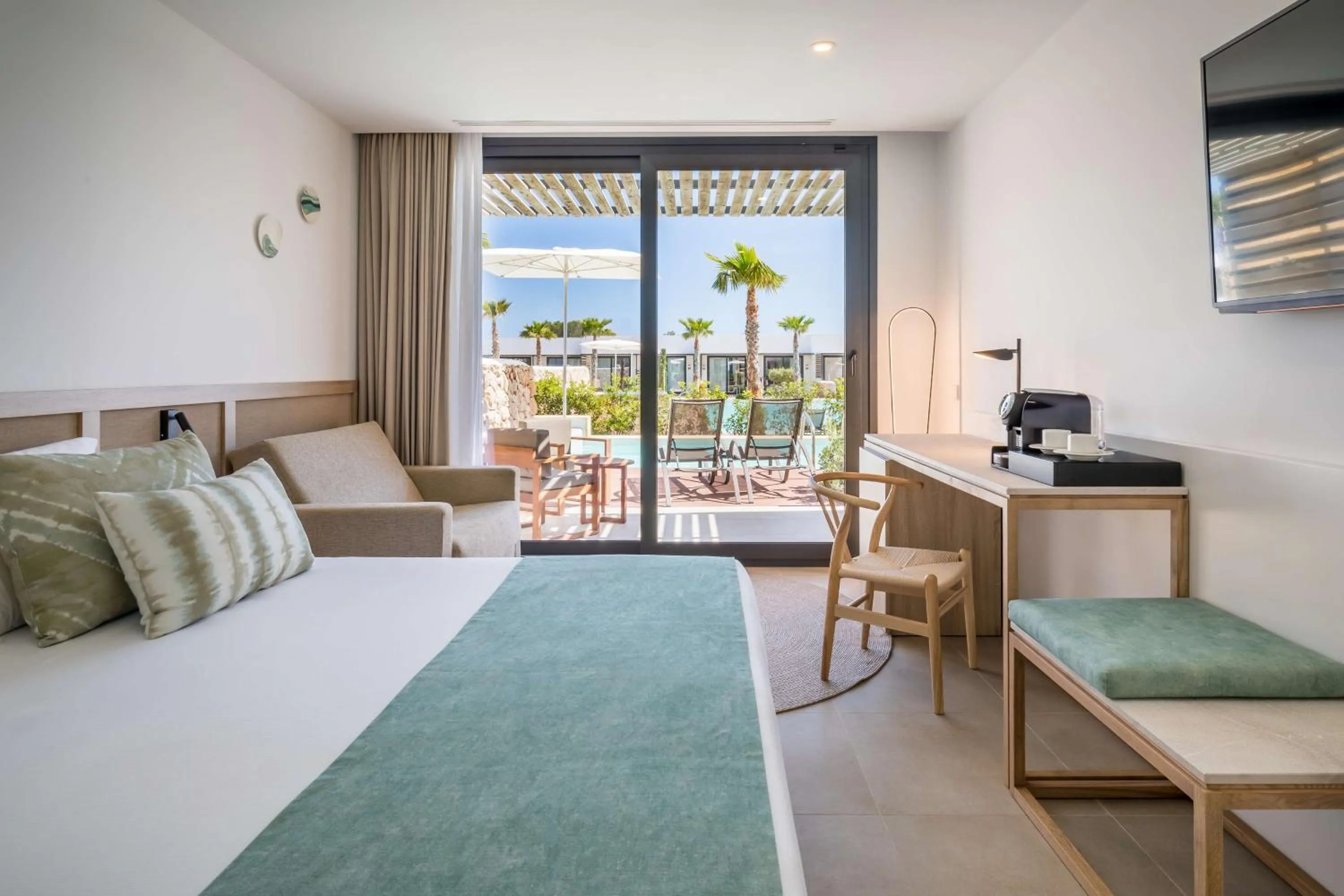 Photo of the whole room, Bed in Barceló Nura