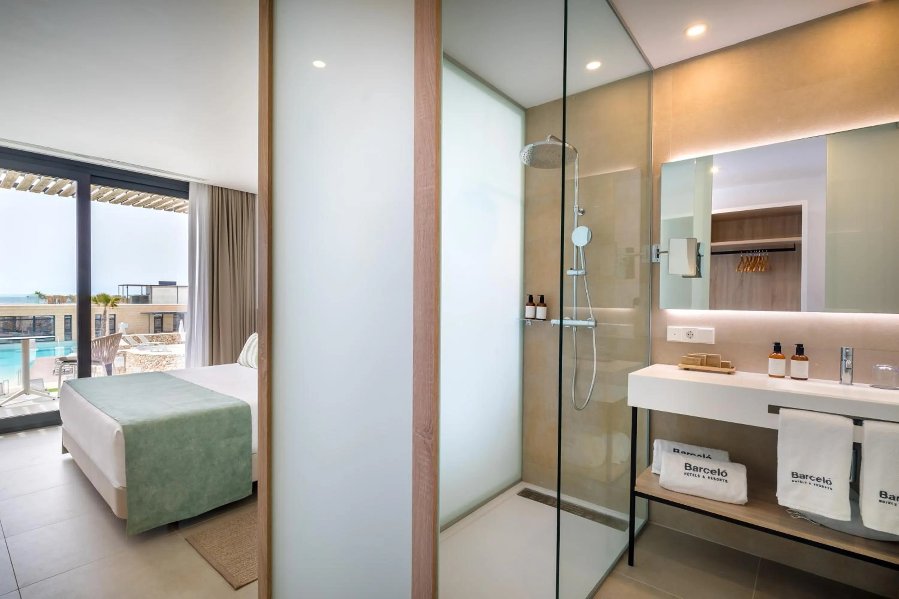 Bathroom, Bed in Barceló Nura