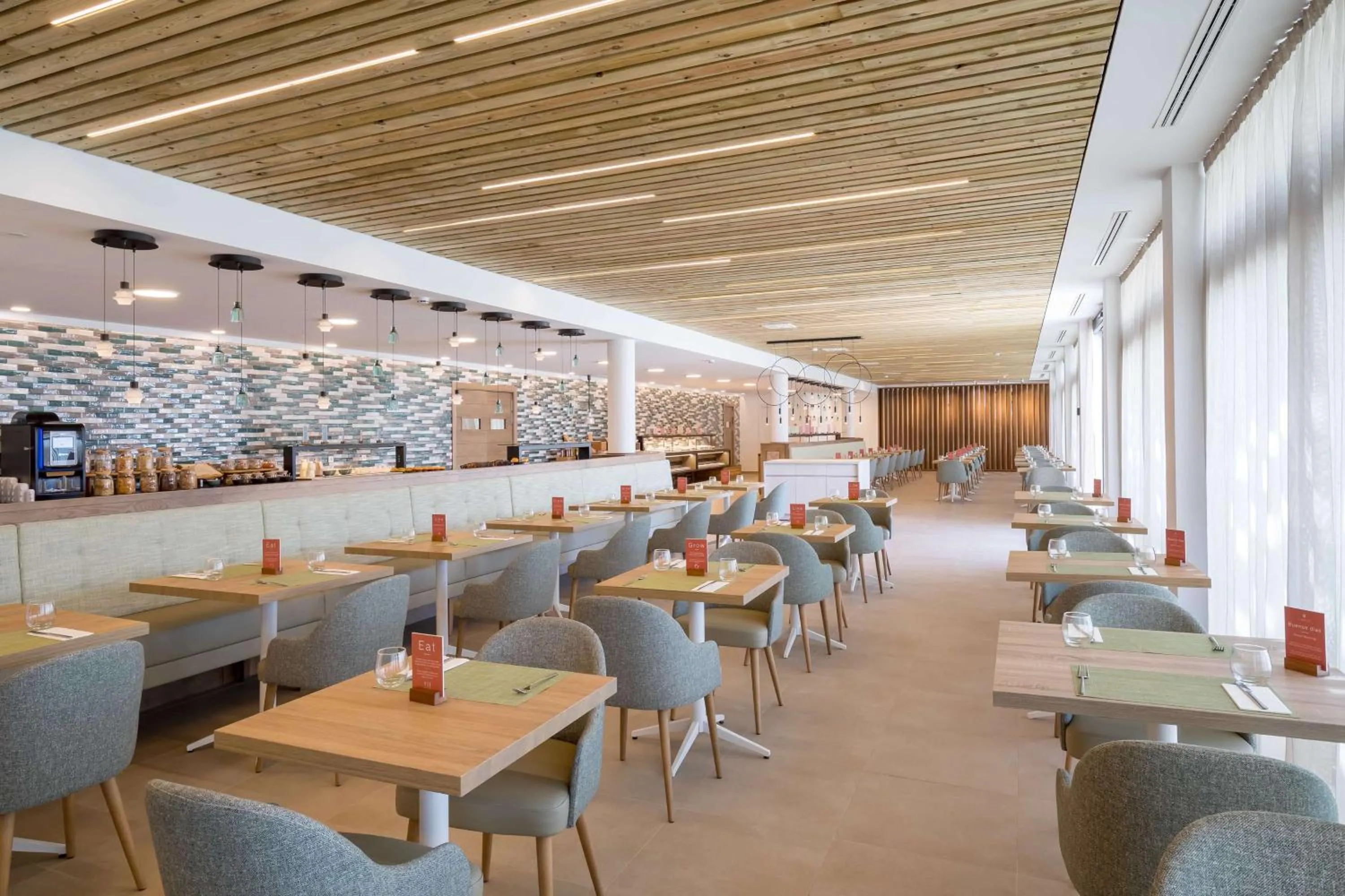 Restaurant/places to eat in Barceló Nura