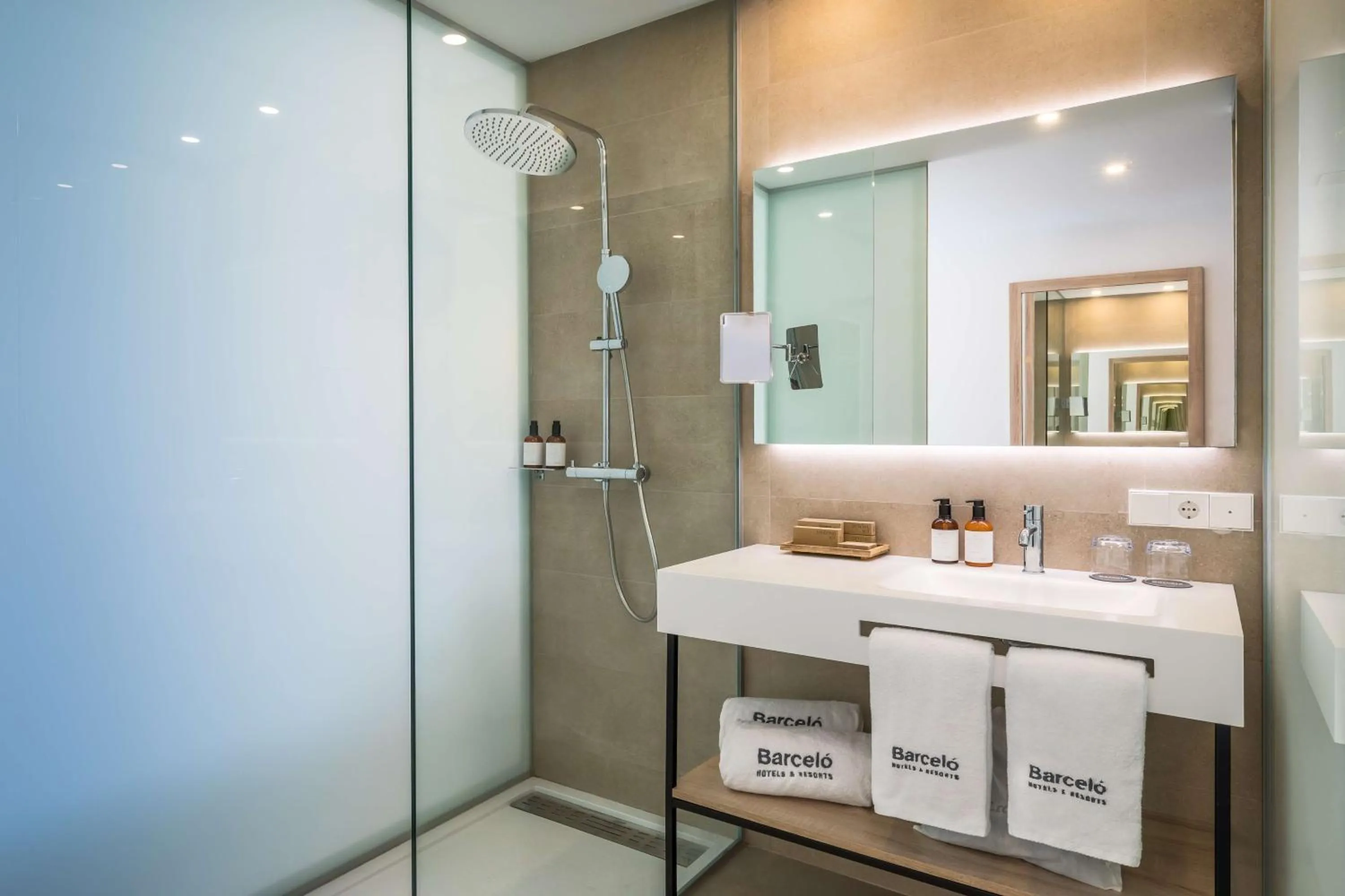 Bathroom in Barceló Nura