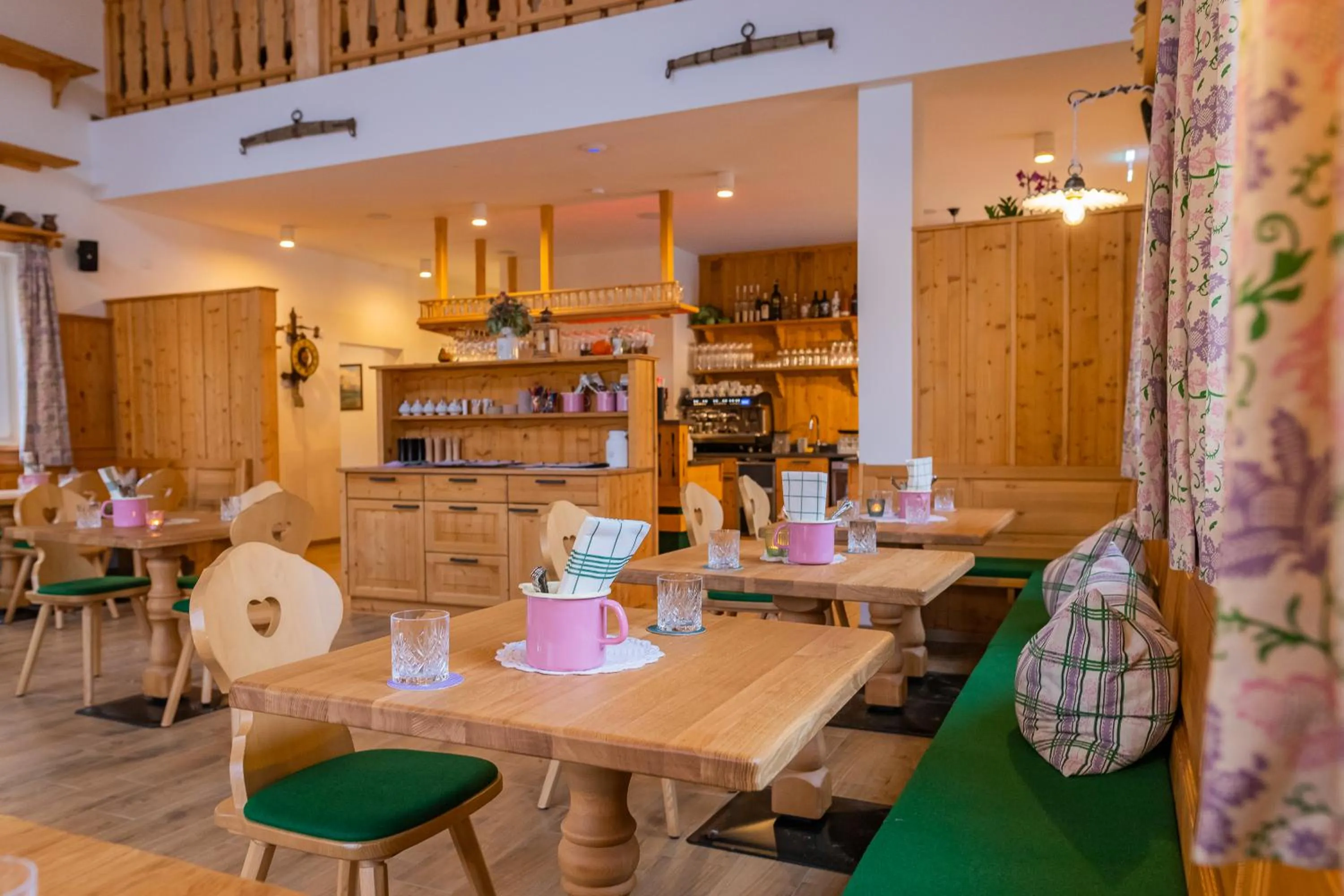 Restaurant/places to eat in Narzissendorf Zloam