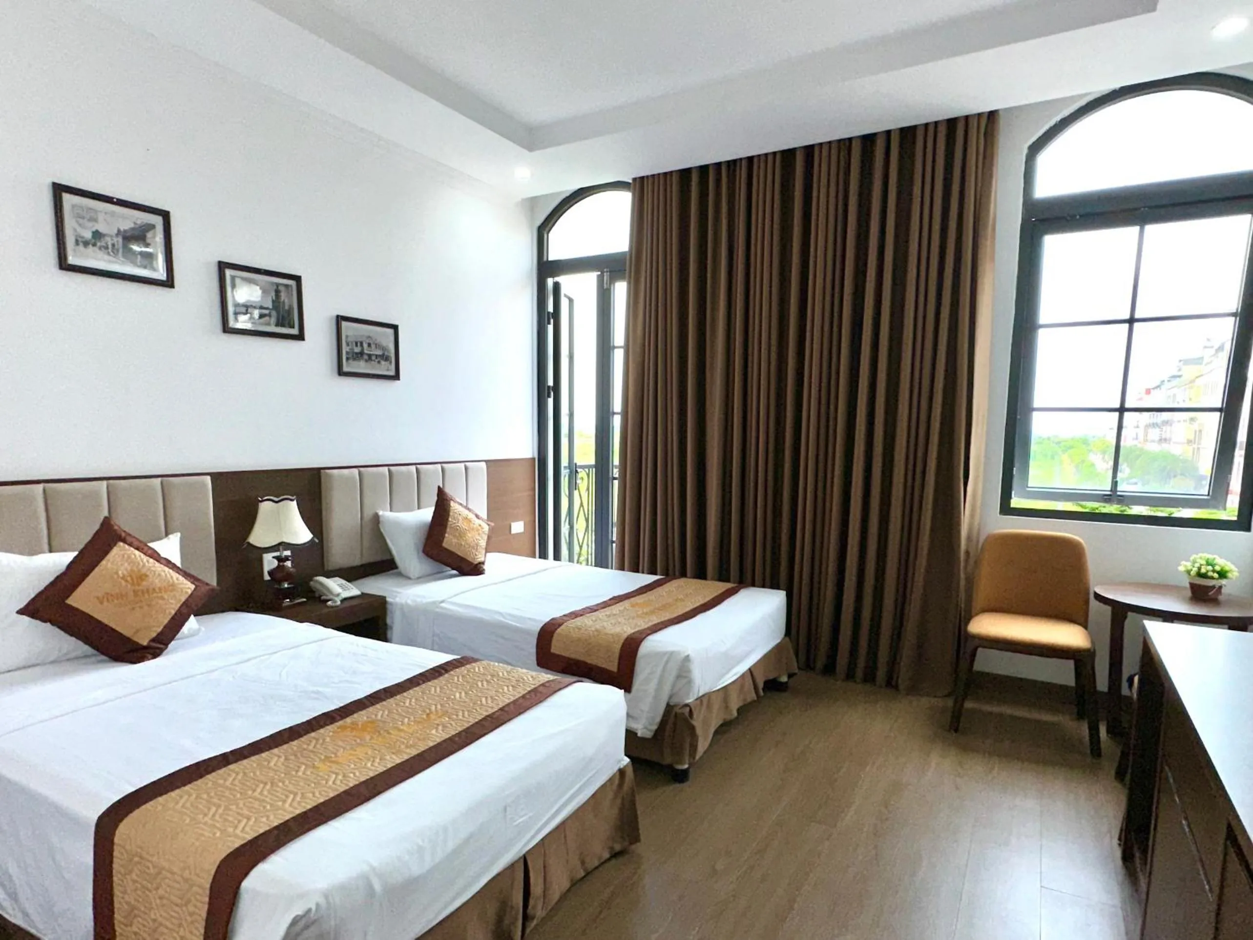 Photo of the whole room, Bed in VĨNH KHANG HẠ LONG HOTEL