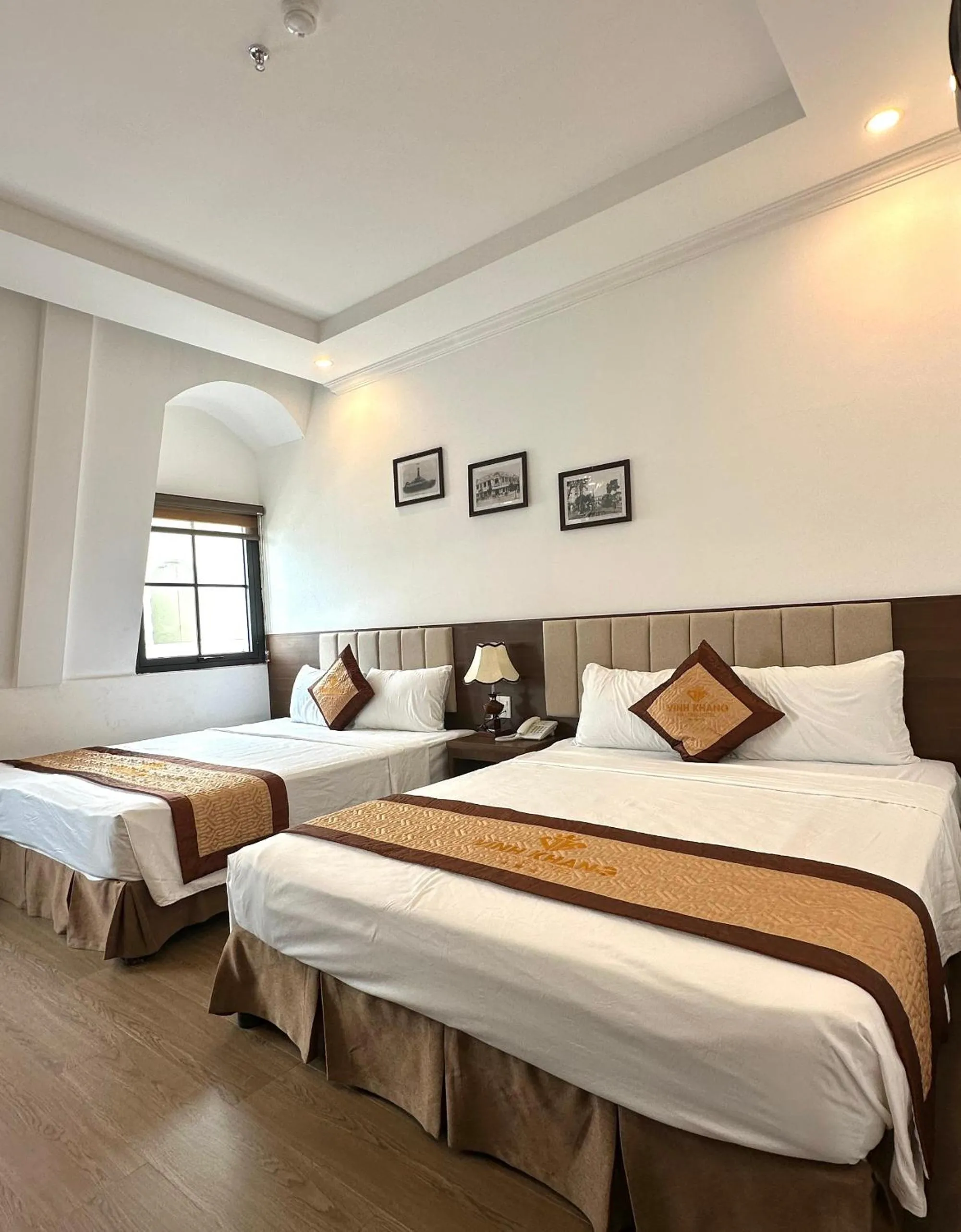 Photo of the whole room, Bed in VĨNH KHANG HẠ LONG HOTEL