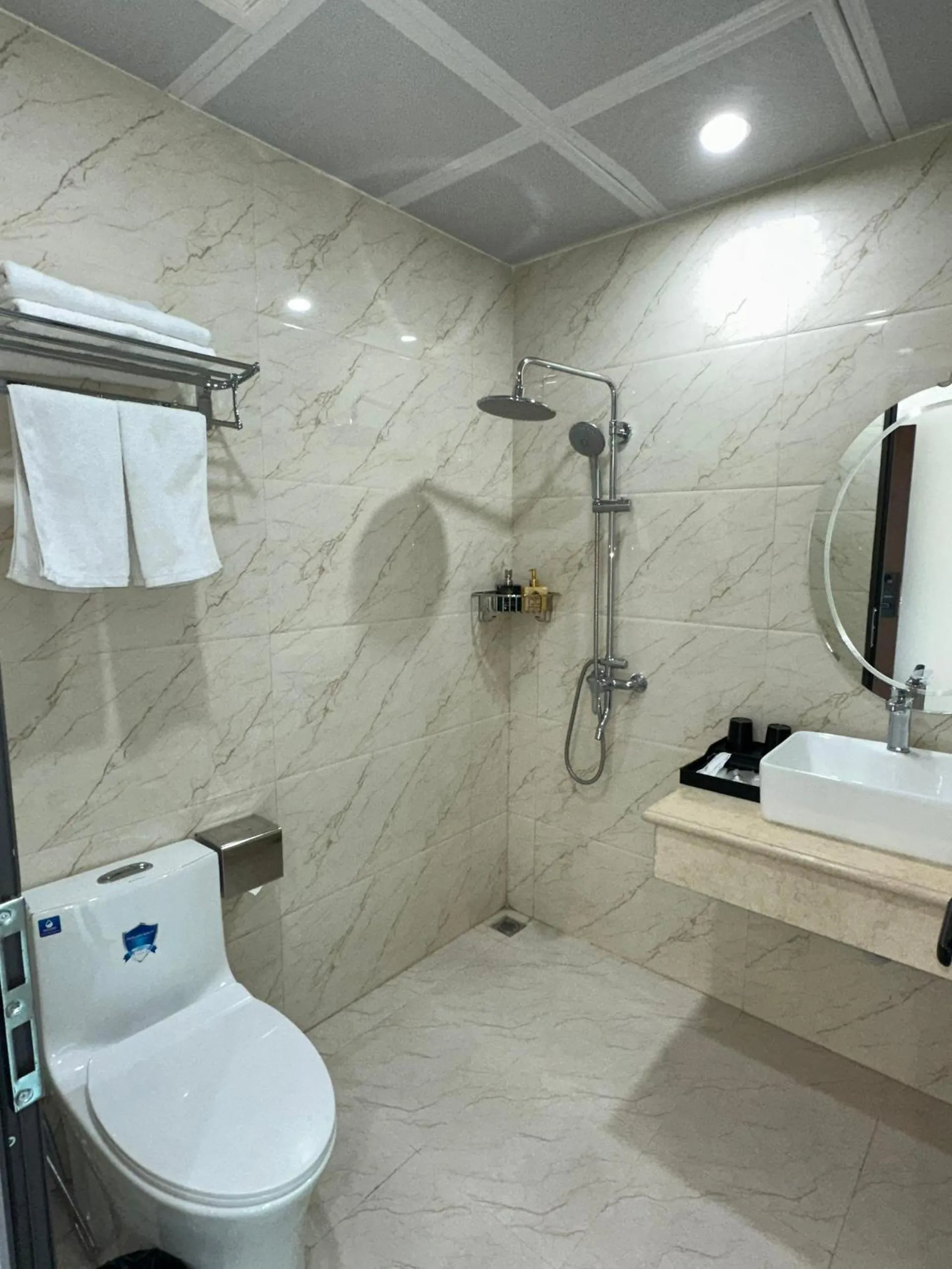 Bathroom in VĨNH KHANG HẠ LONG HOTEL