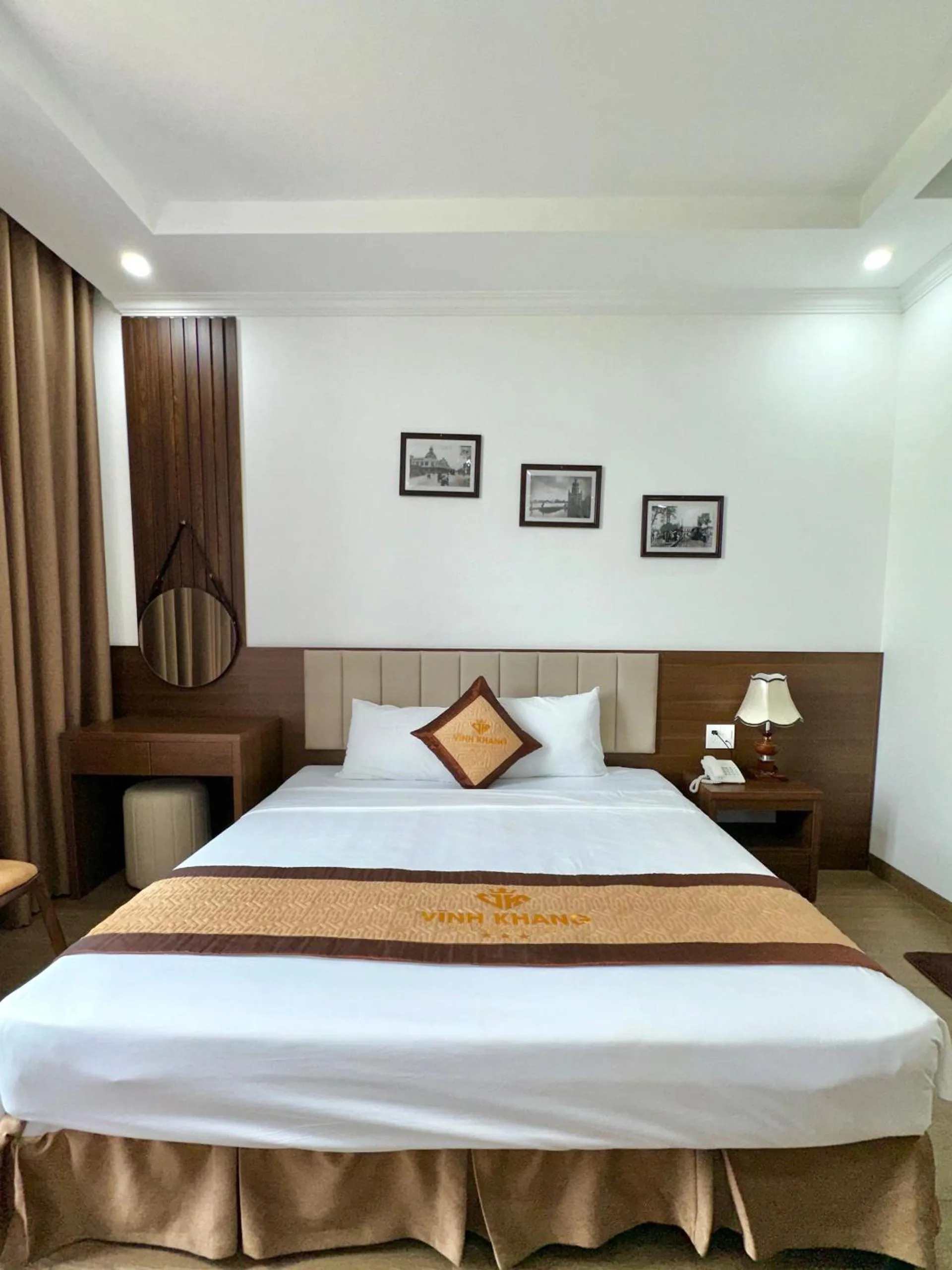 Photo of the whole room, Bed in VĨNH KHANG HẠ LONG HOTEL