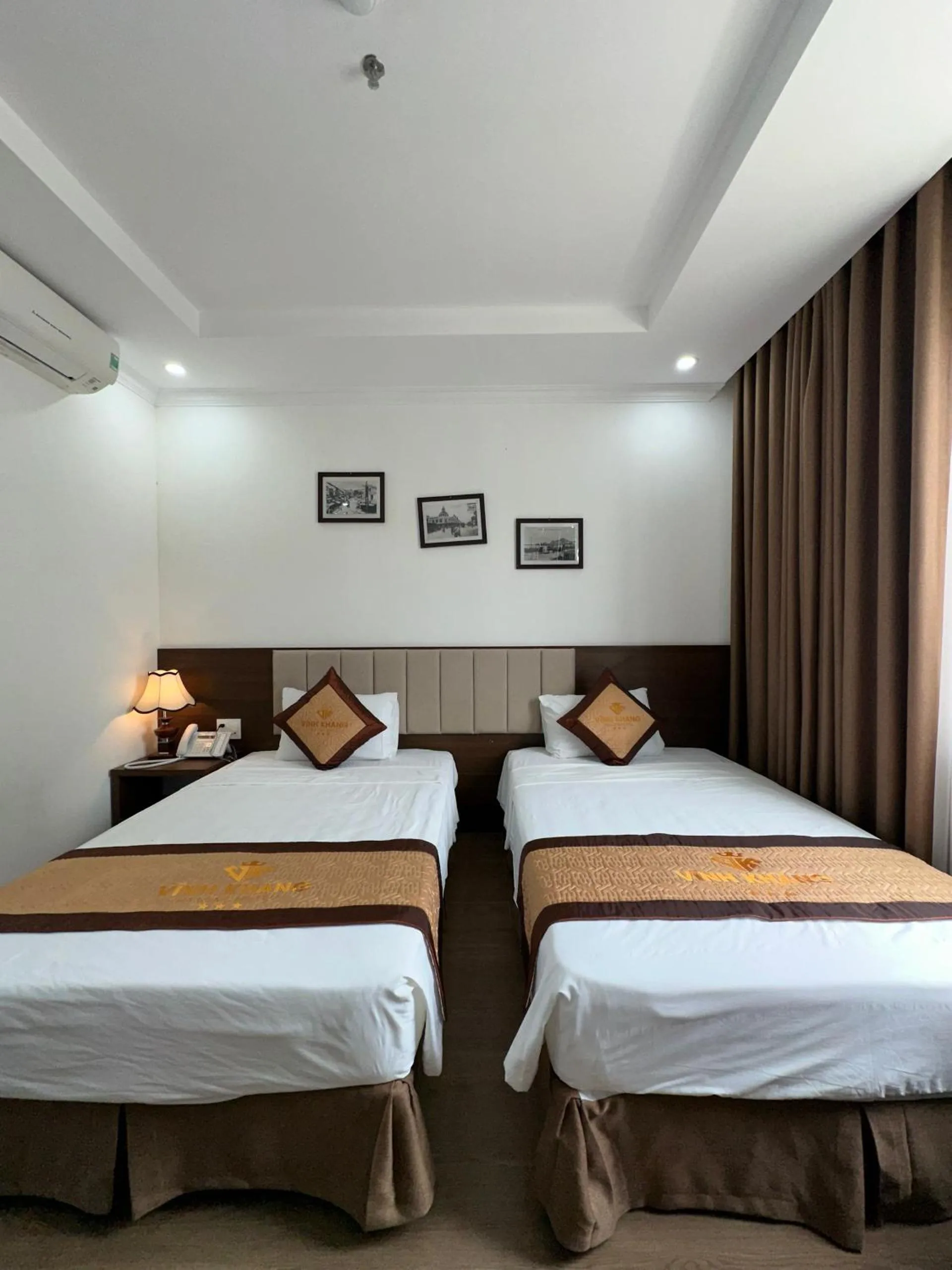 Photo of the whole room, Bed in VĨNH KHANG HẠ LONG HOTEL