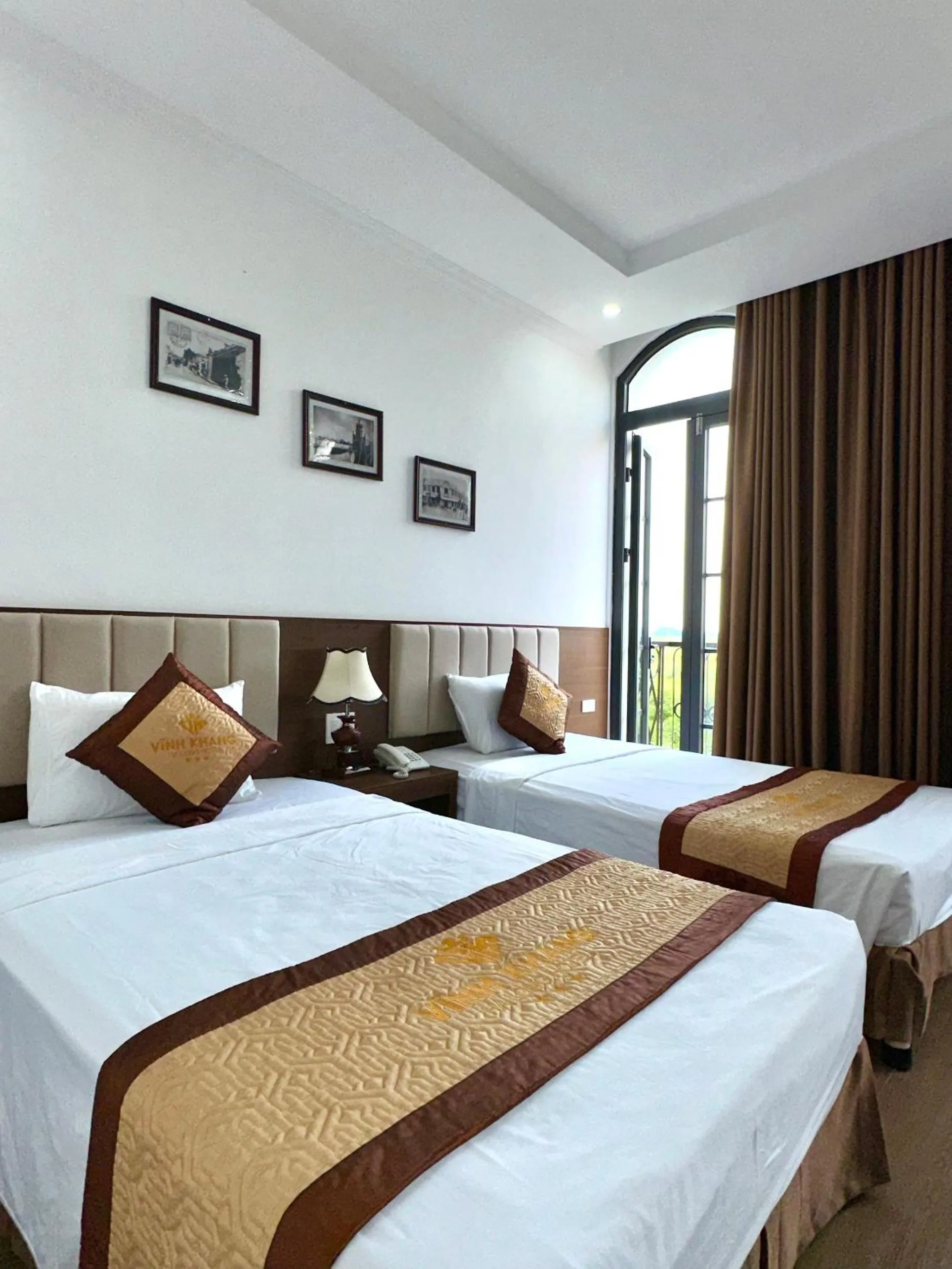 Photo of the whole room, Bed in VĨNH KHANG HẠ LONG HOTEL