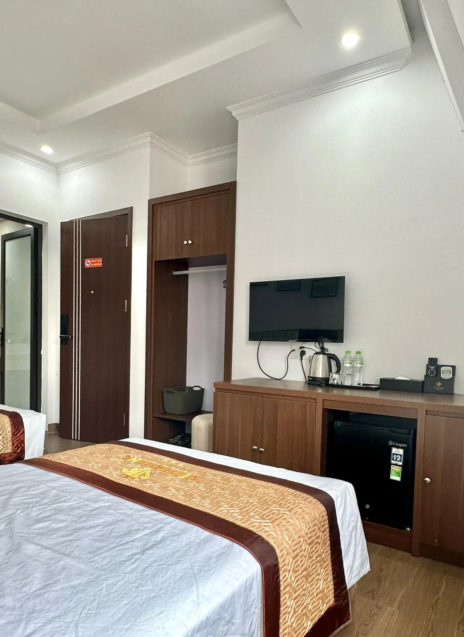 Photo of the whole room, Bed in VĨNH KHANG HẠ LONG HOTEL