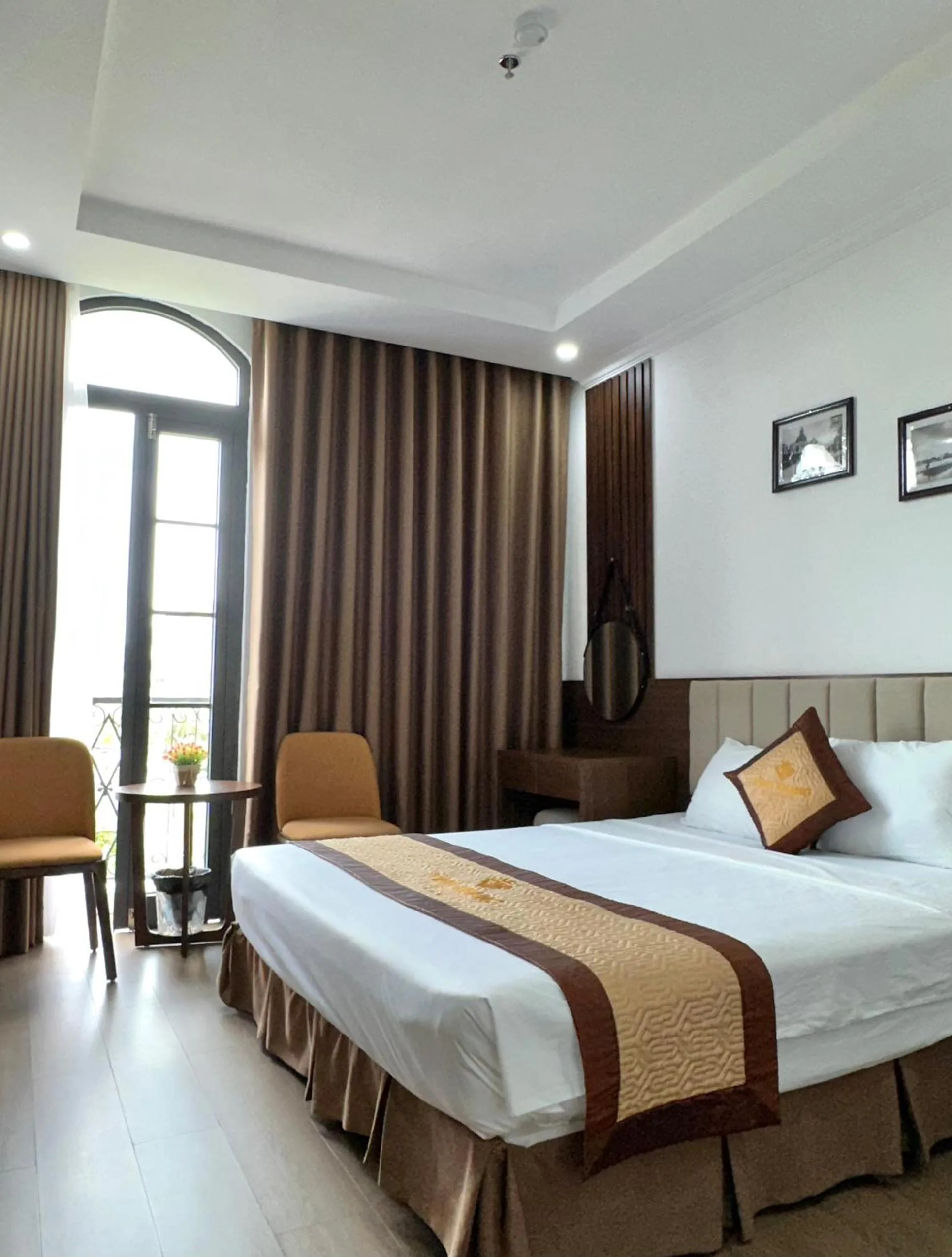 Photo of the whole room, Bed in VĨNH KHANG HẠ LONG HOTEL