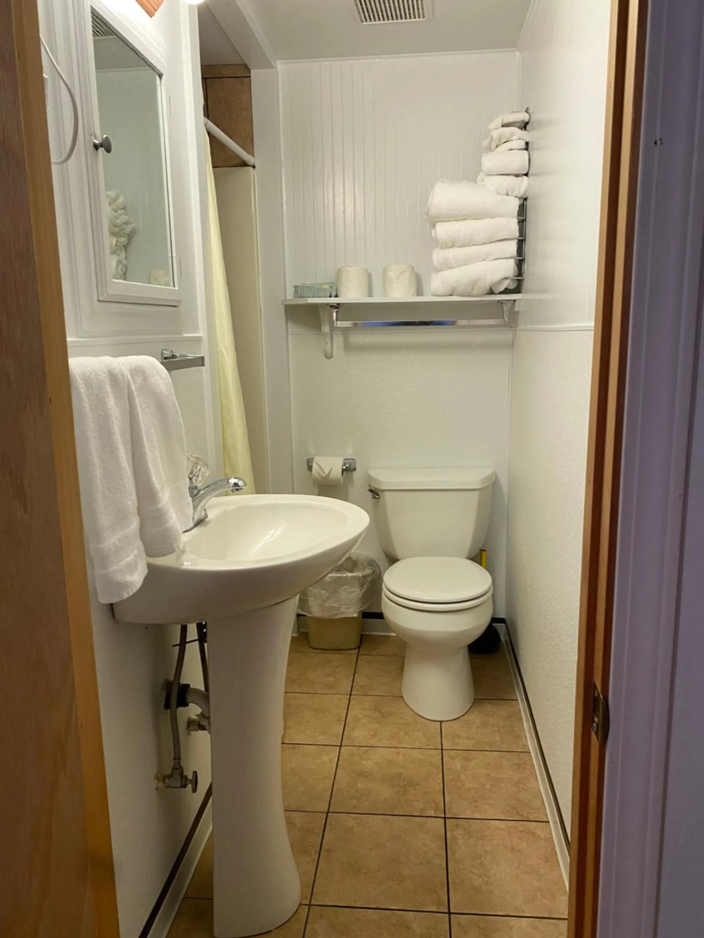 Bathroom in Oceanside Ocean Front Cabins
