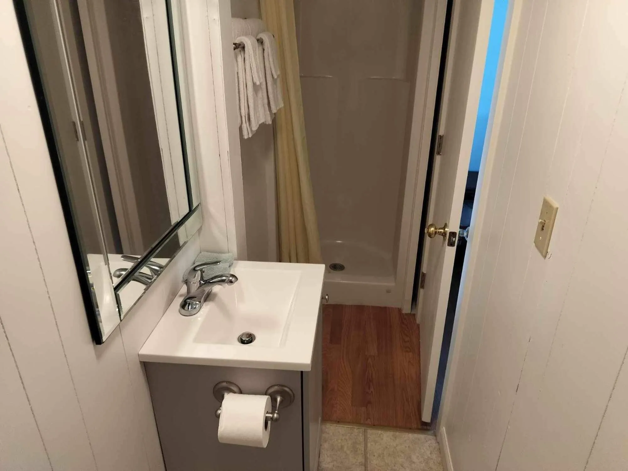 Bathroom in Oceanside Ocean Front Cabins