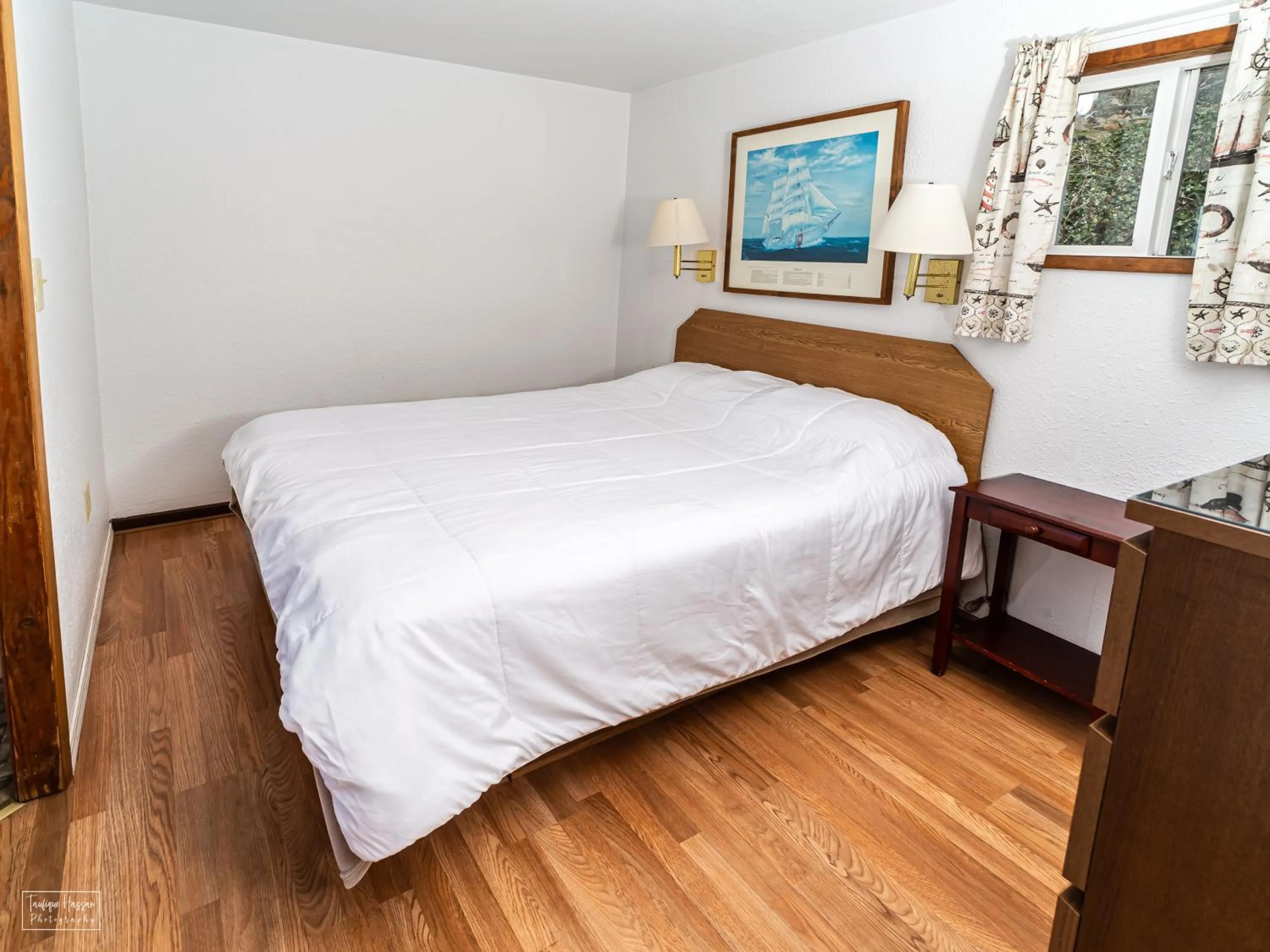 Bedroom, Bed in Oceanside Ocean Front Cabins