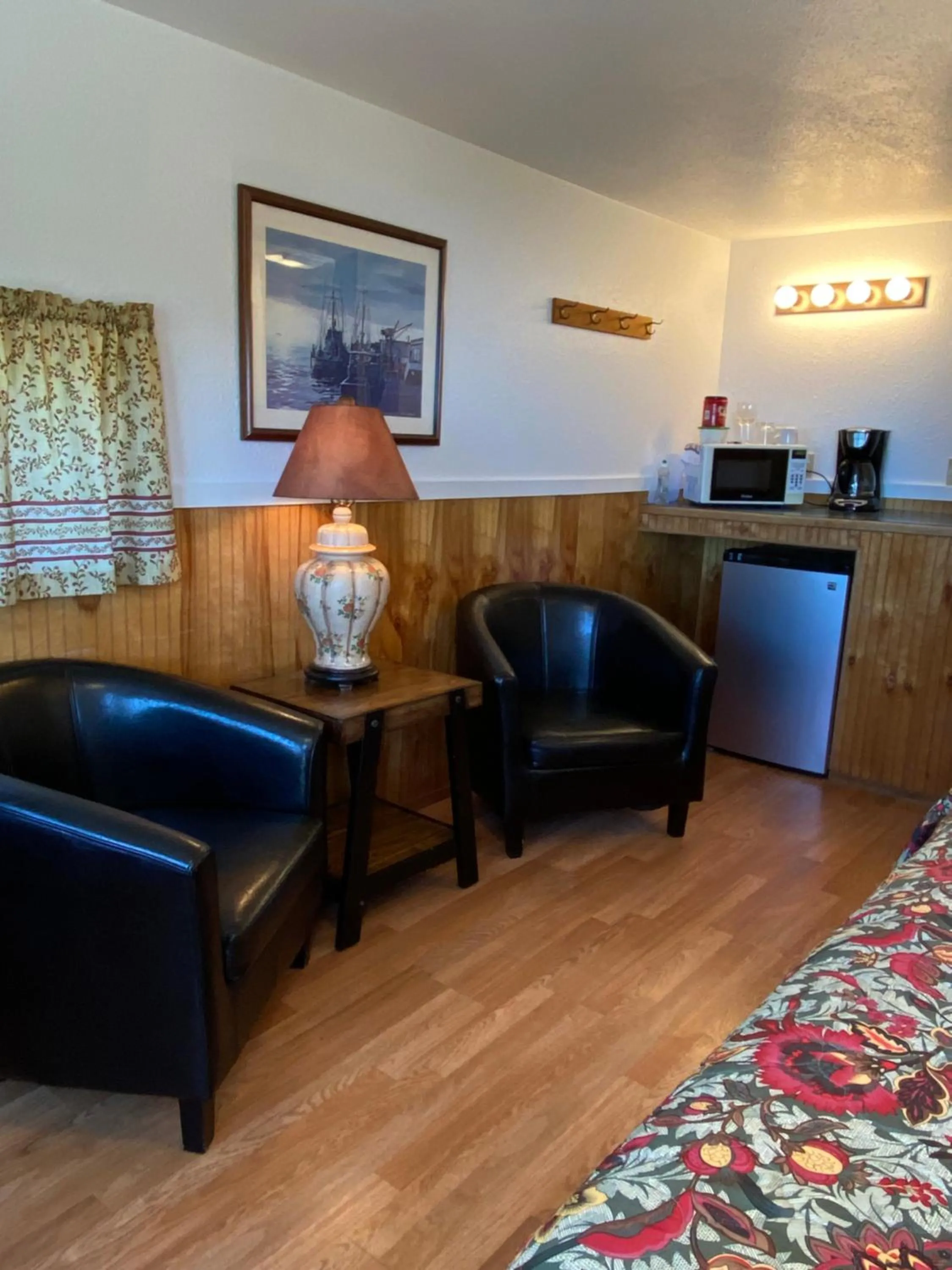 Seating area in Oceanside Ocean Front Cabins
