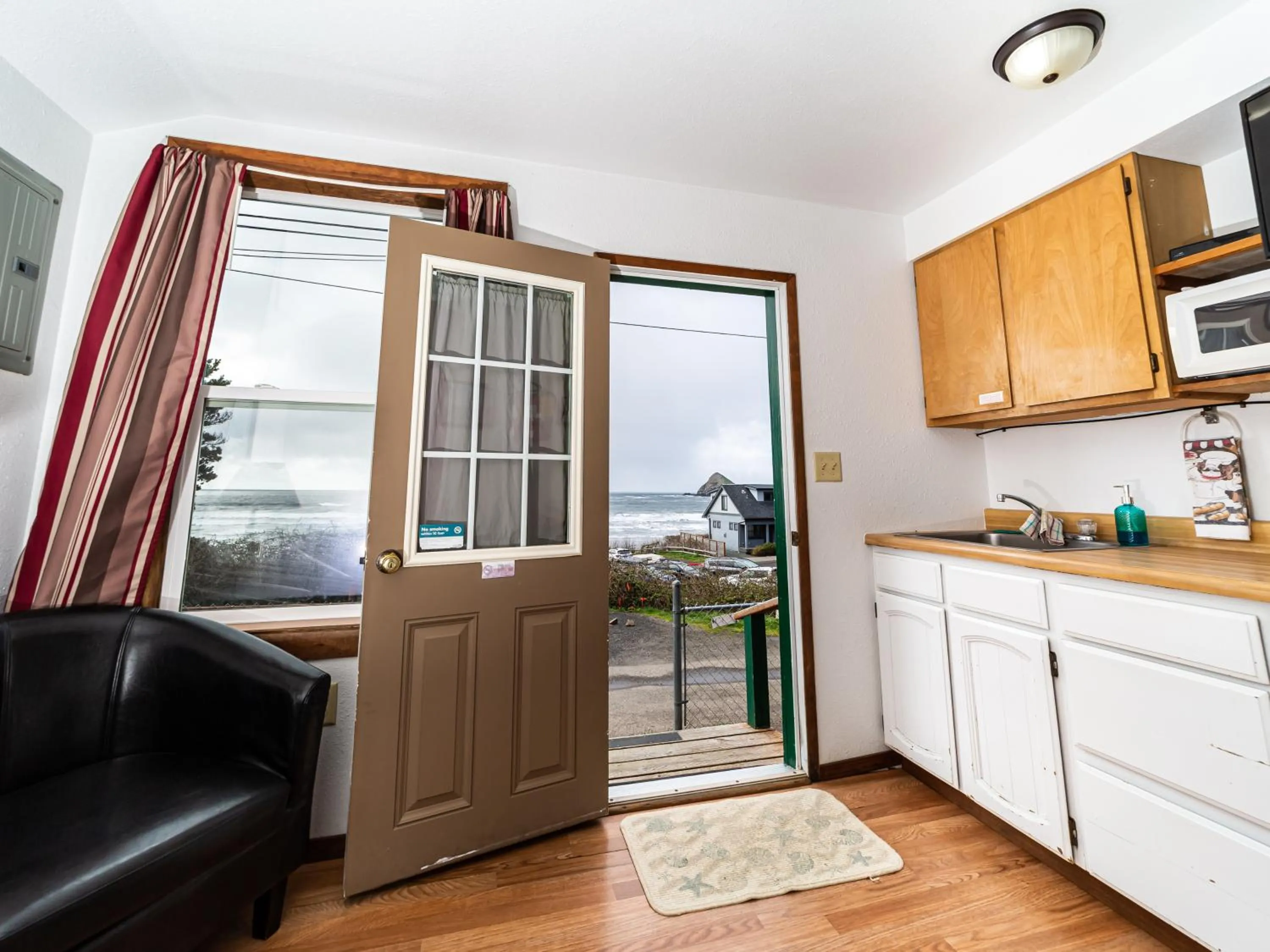 Kitchen or kitchenette in Oceanside Ocean Front Cabins