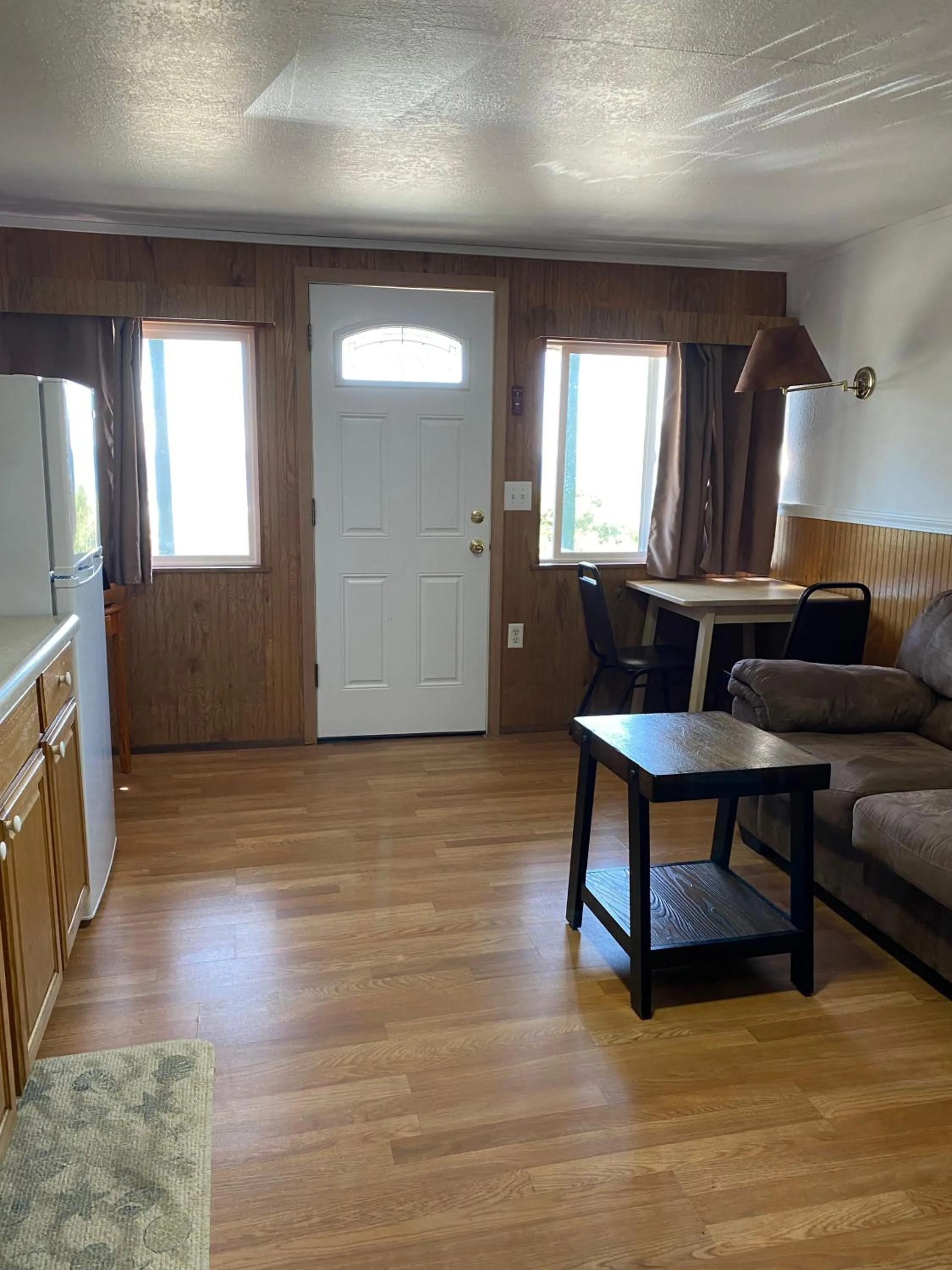 Living room in Oceanside Ocean Front Cabins
