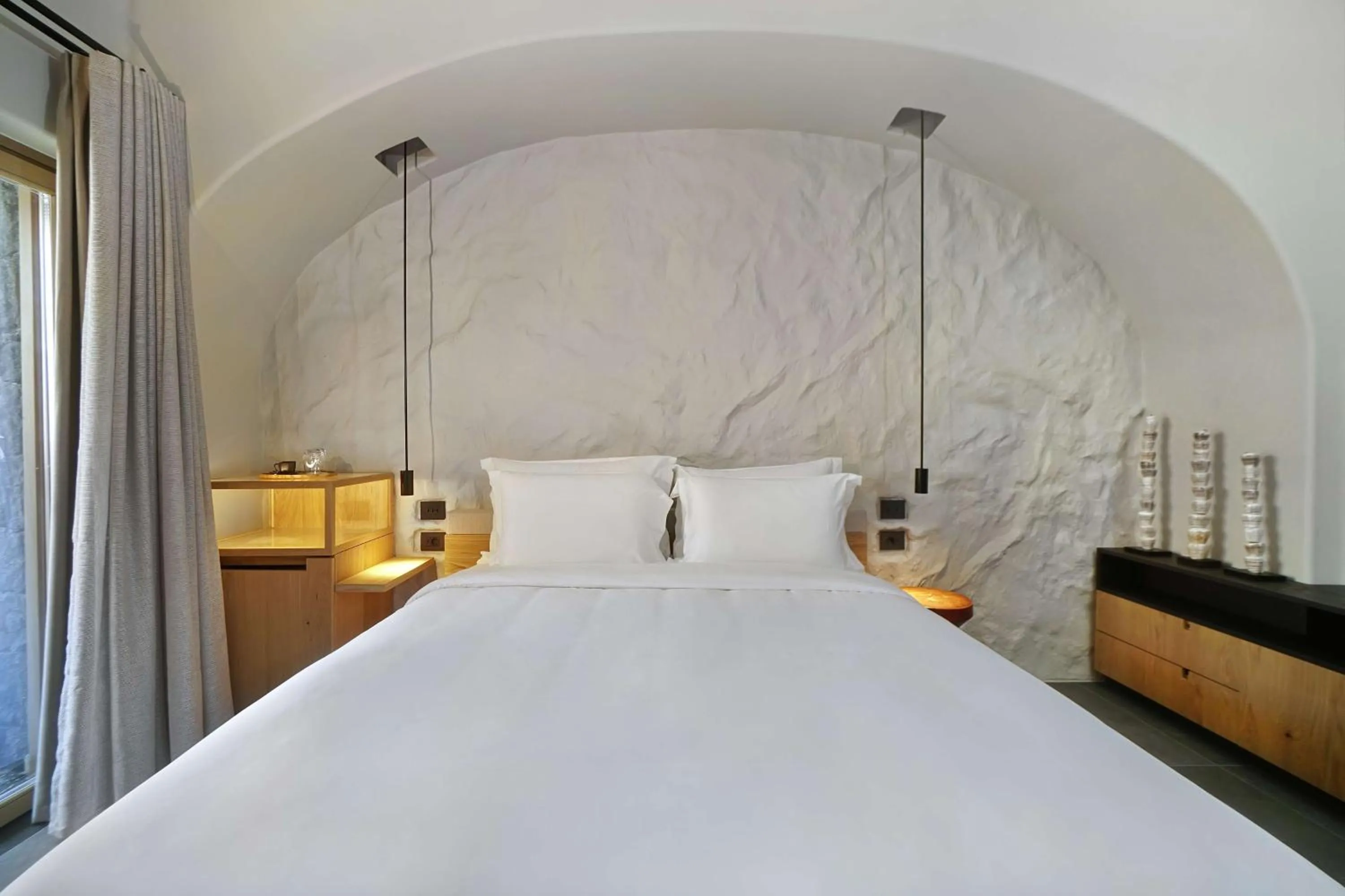 Photo of the whole room, Bed in Radisson Blu Zaffron Resort, Santorini