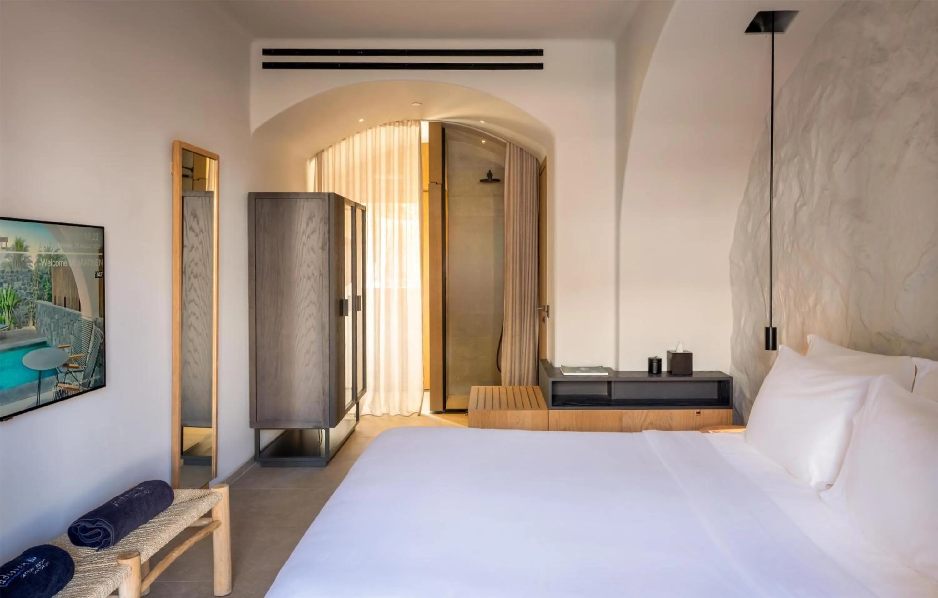 Bedroom, Bed in Radisson Blu Zaffron Resort, Santorini