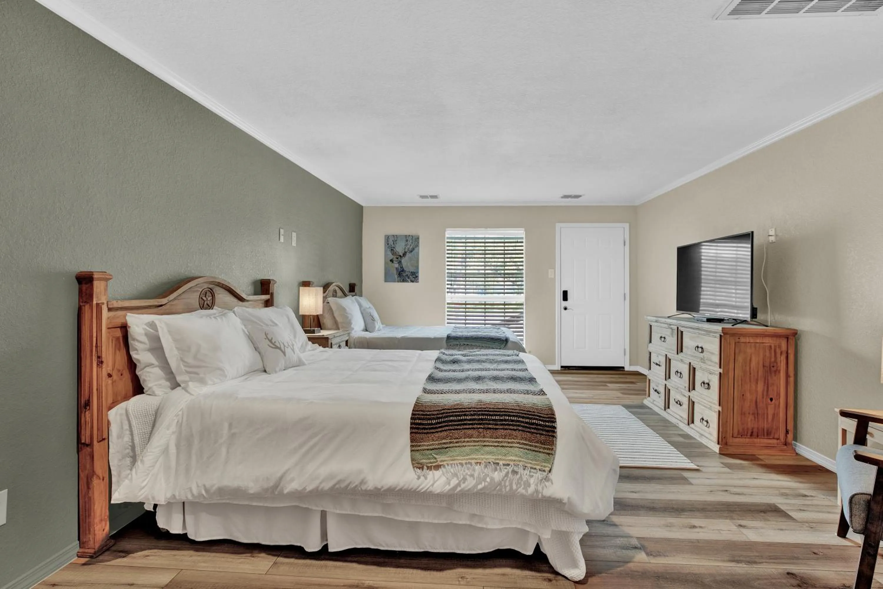 Bed in Maven's Inn & Grill