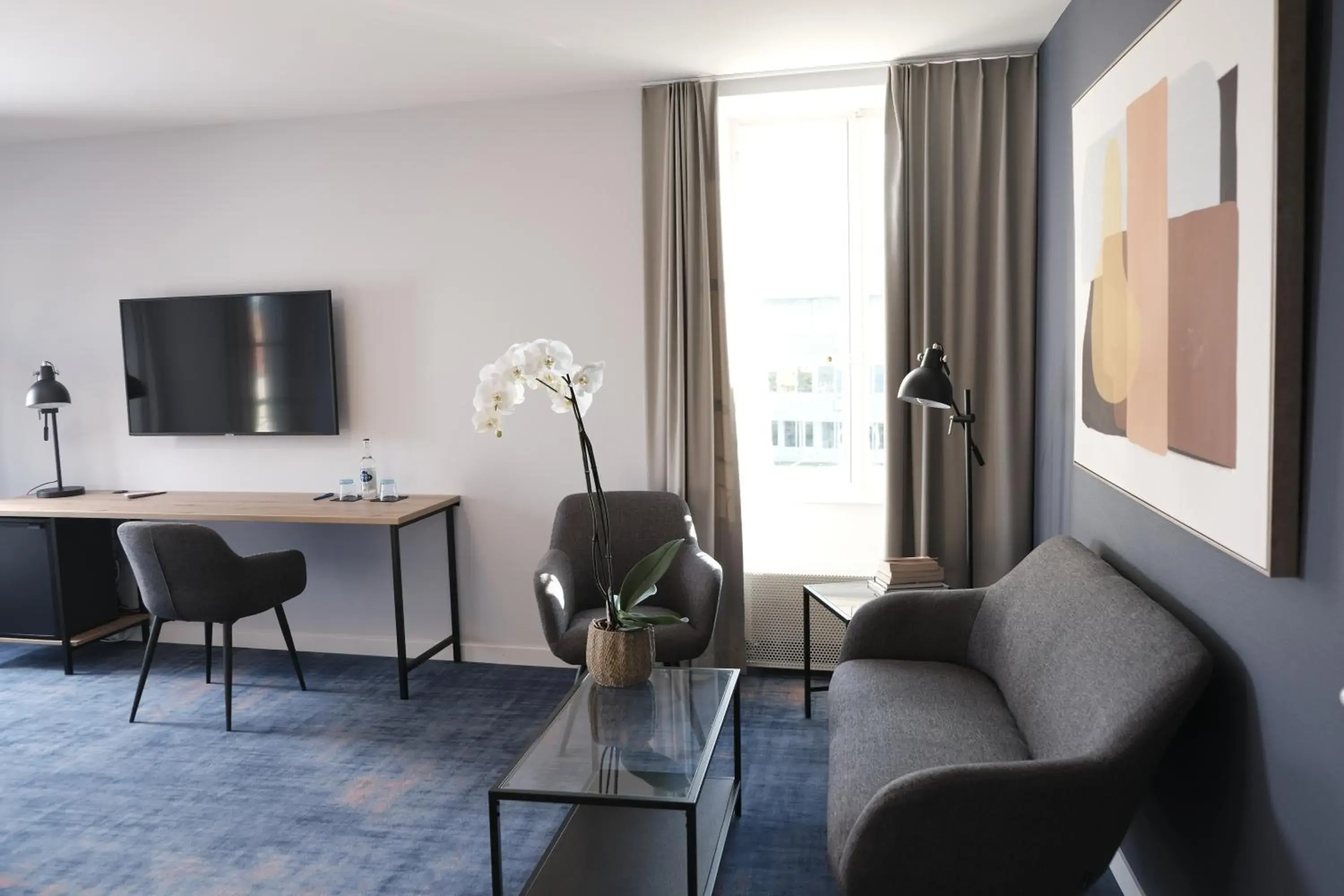 Suite with Lake View in Boutique Hôtel de l'Ecu Vaudois Suite with Lake View in Boutique Hôtel de l'Ecu Vaudois