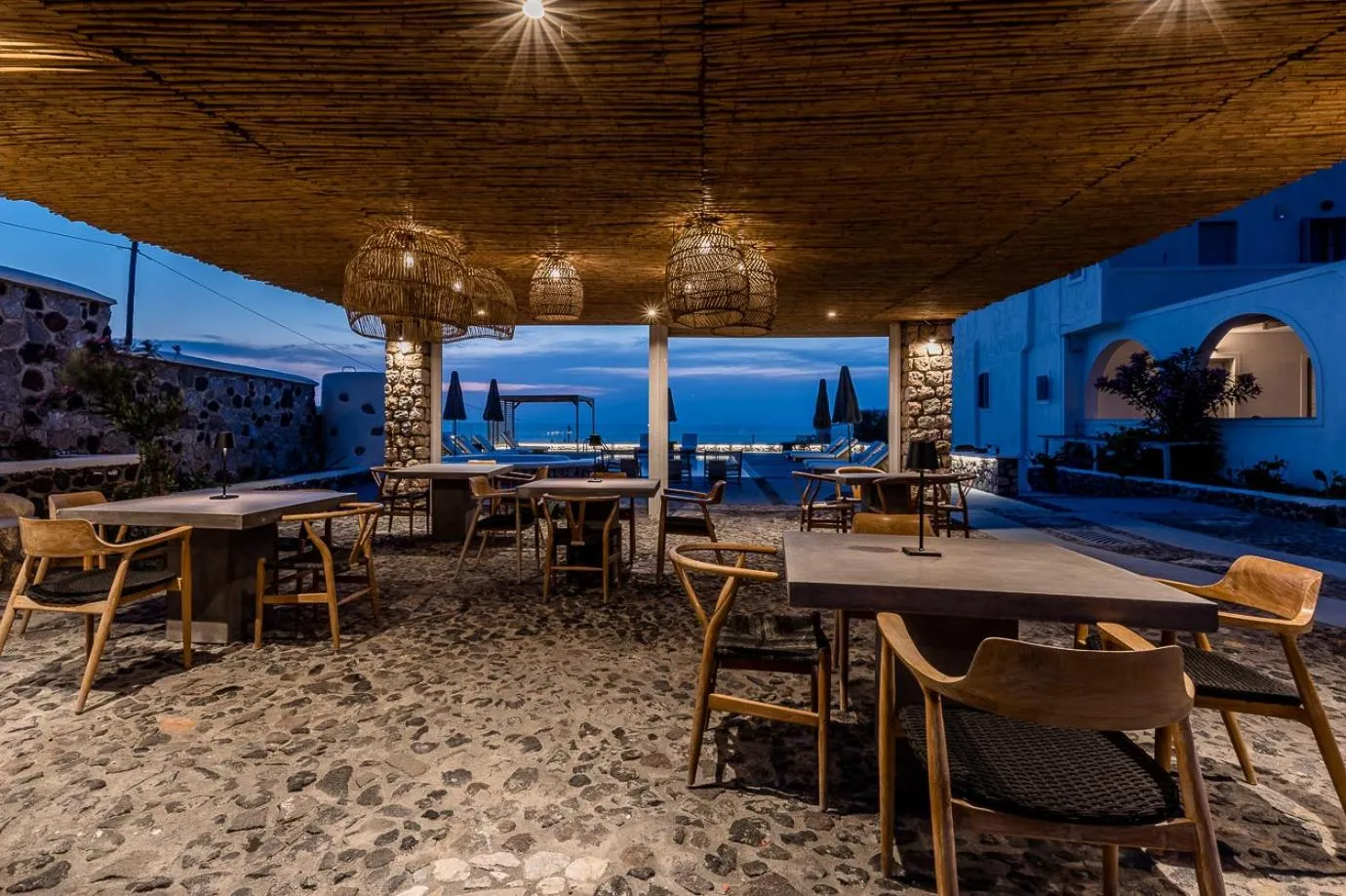 Restaurant/places to eat in Symmetry Suites