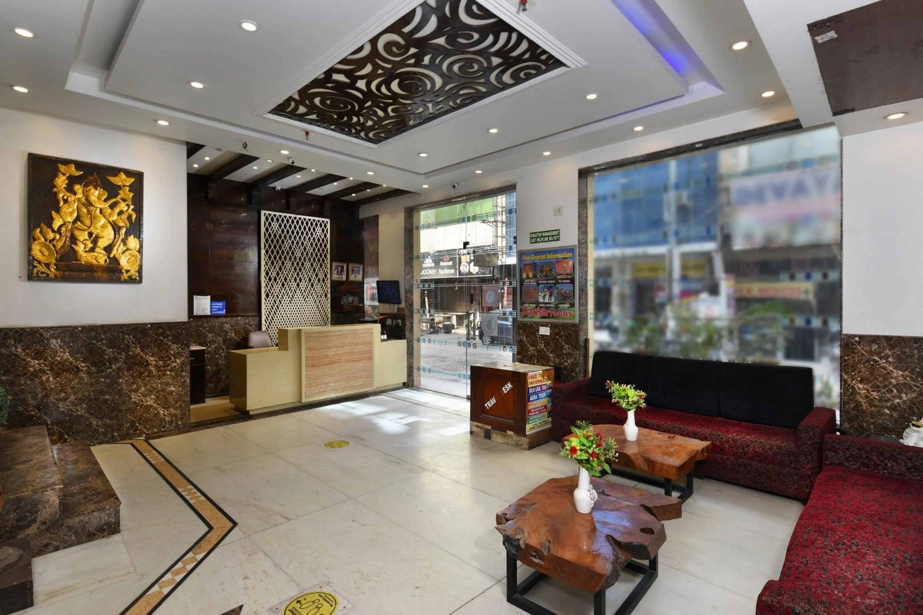 Lobby or reception in The Yuvraj By LIVIQ