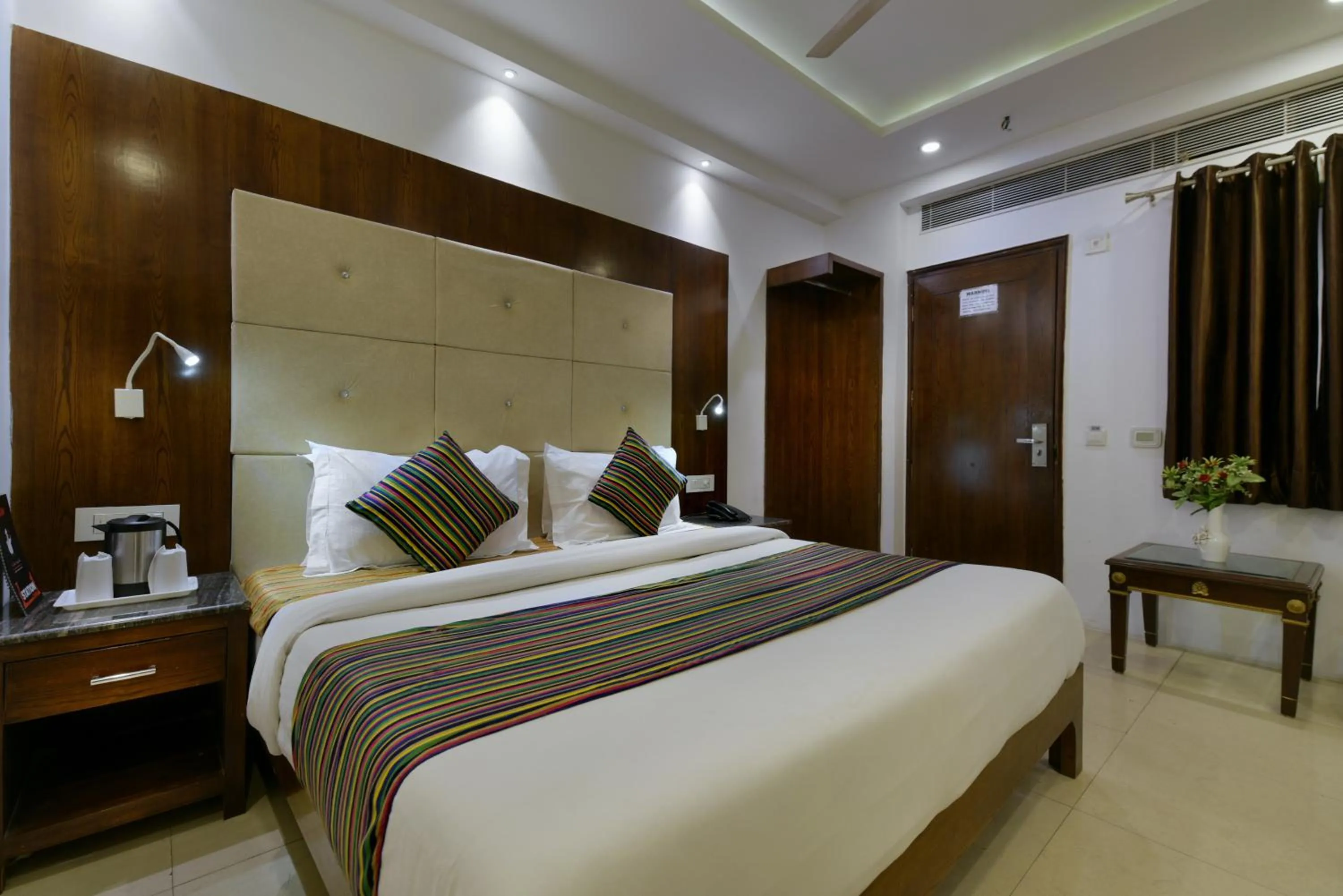 Bed in The Yuvraj By LIVIQ