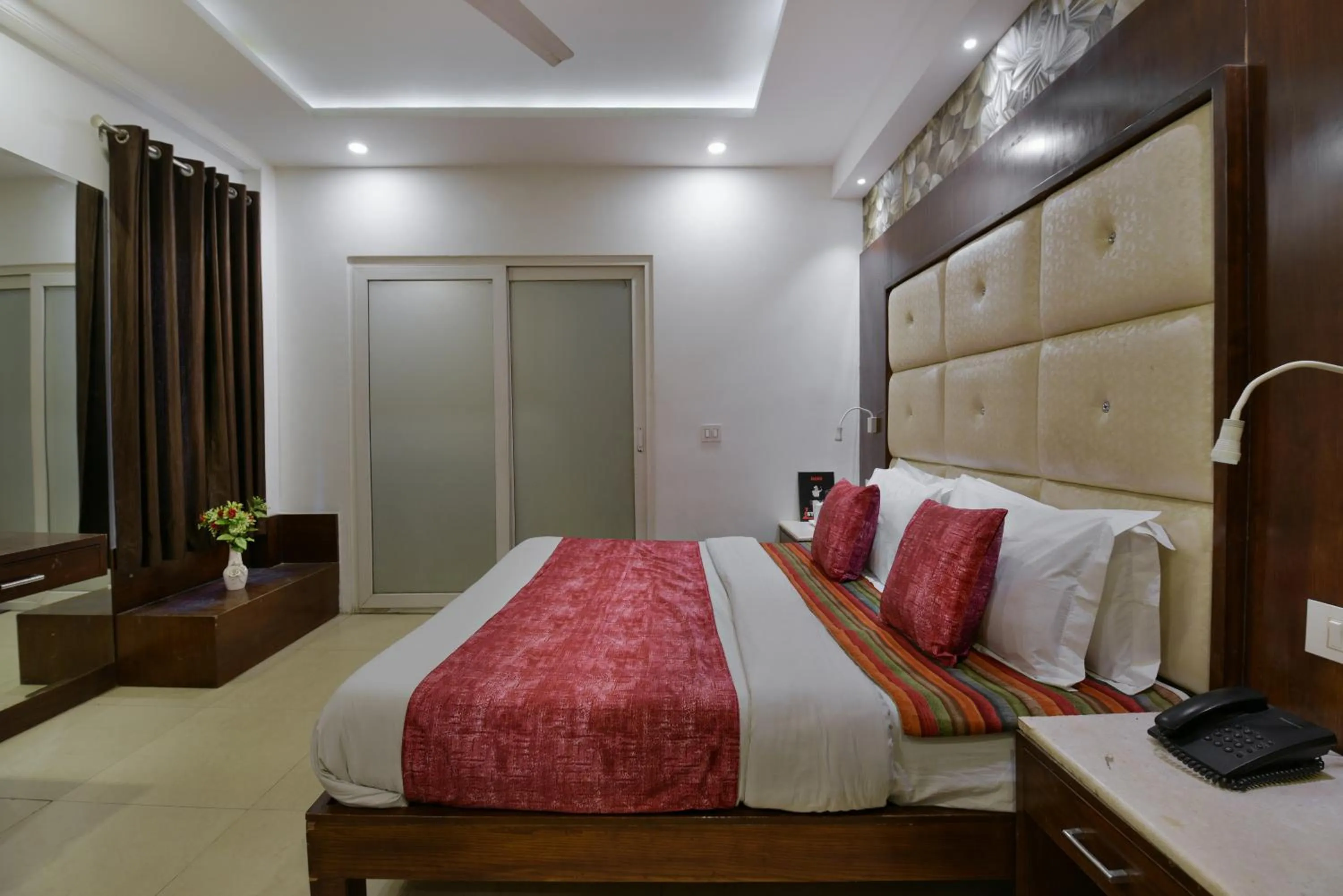 Bed in The Yuvraj By LIVIQ