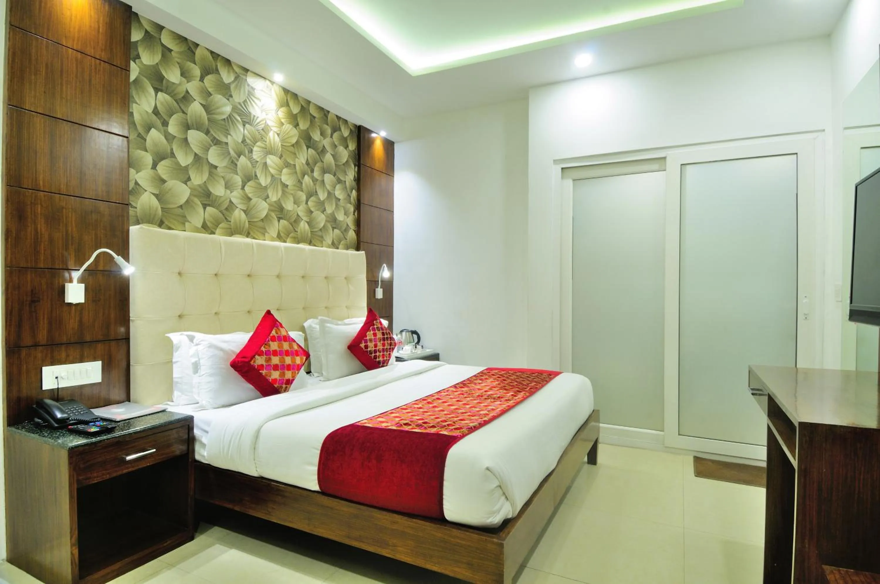 Bed in The Yuvraj By LIVIQ